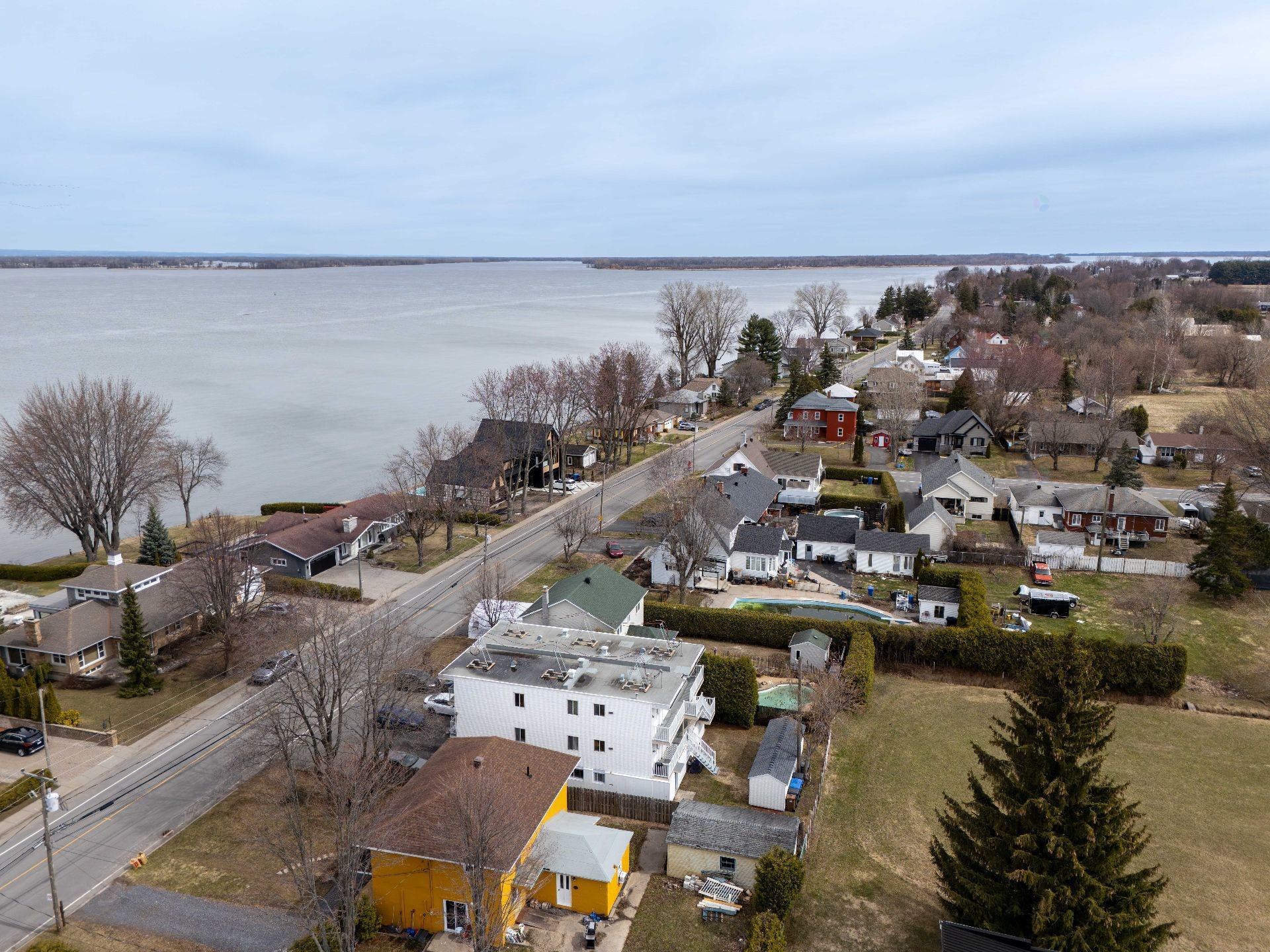 









72

 - 74B


Rue de la Rive

,
Sainte-Anne-de-Sorel,




QC
J3P1K2

