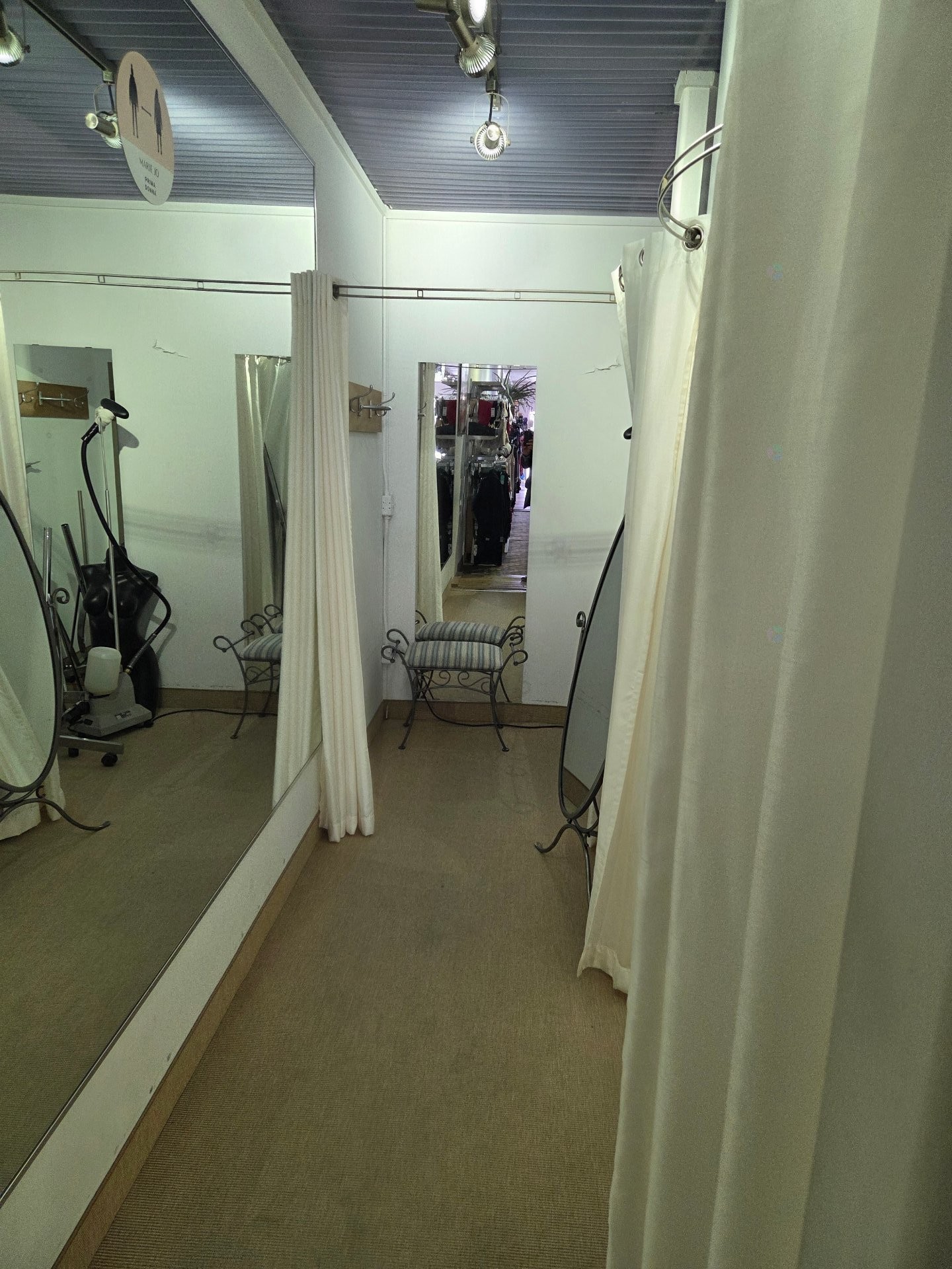 









557


Boul. du Séminaire N.

,
Saint-Jean-sur-Richelieu,




QC
J3B7C9

