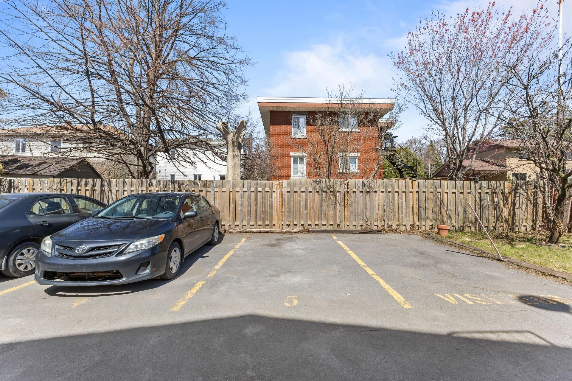 









205


Rue Rouville

, 5,
Longueuil (Le Vieux-Longueuil),




QC
J4K2W1

