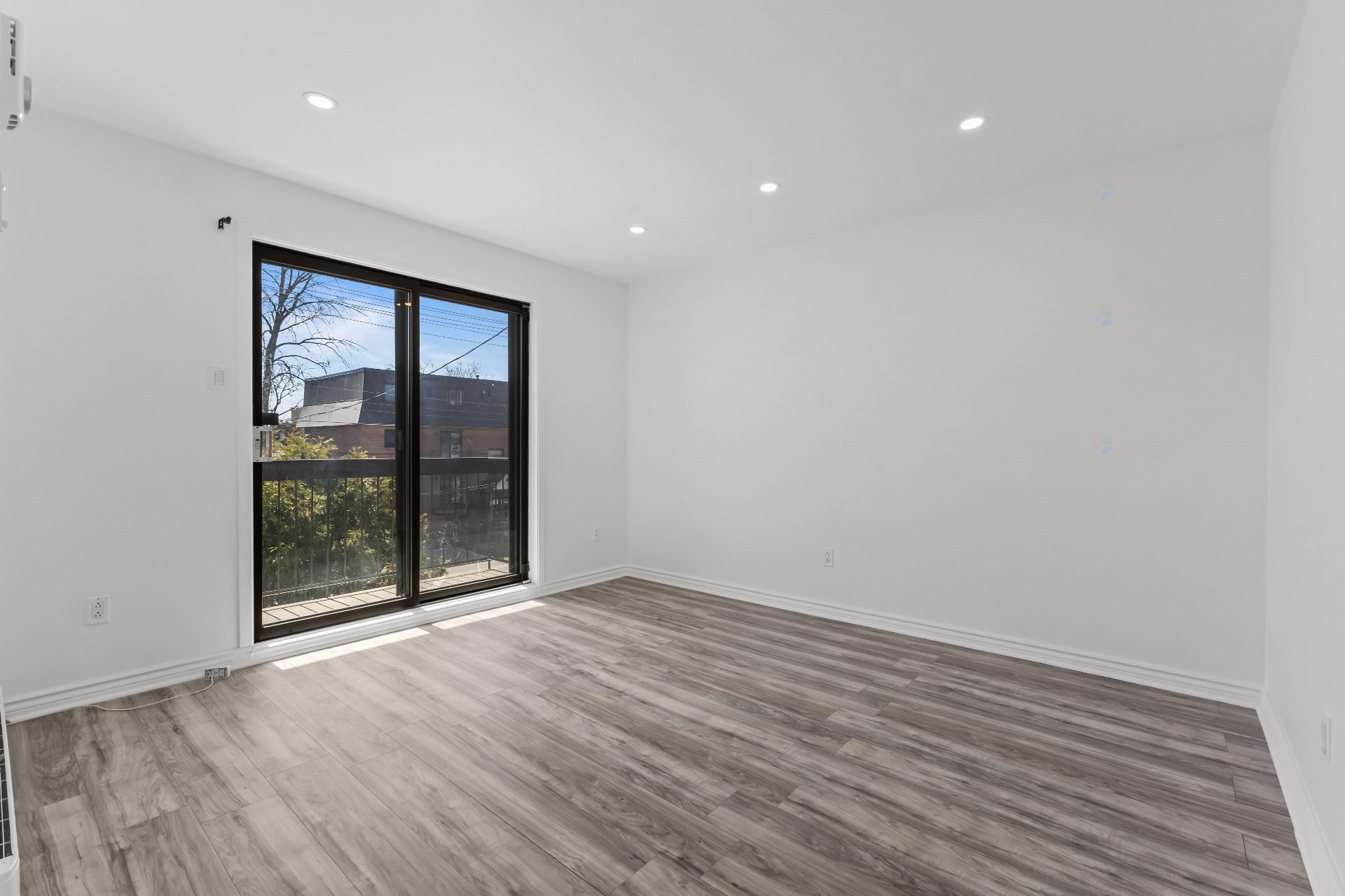 









205


Rue Rouville

, 5,
Longueuil (Le Vieux-Longueuil),




QC
J4K2W1

