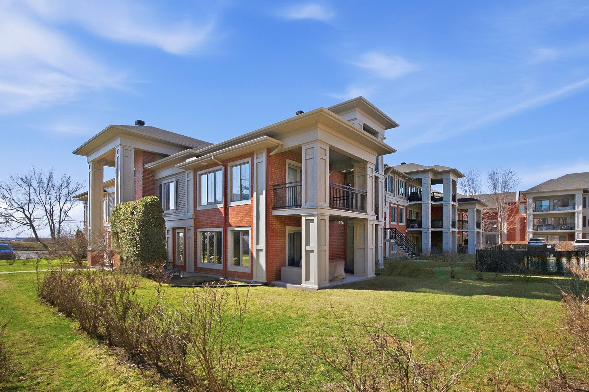 









782


Rue des Sureaux

, 6,
Boucherville,




QC
J4B0J4

