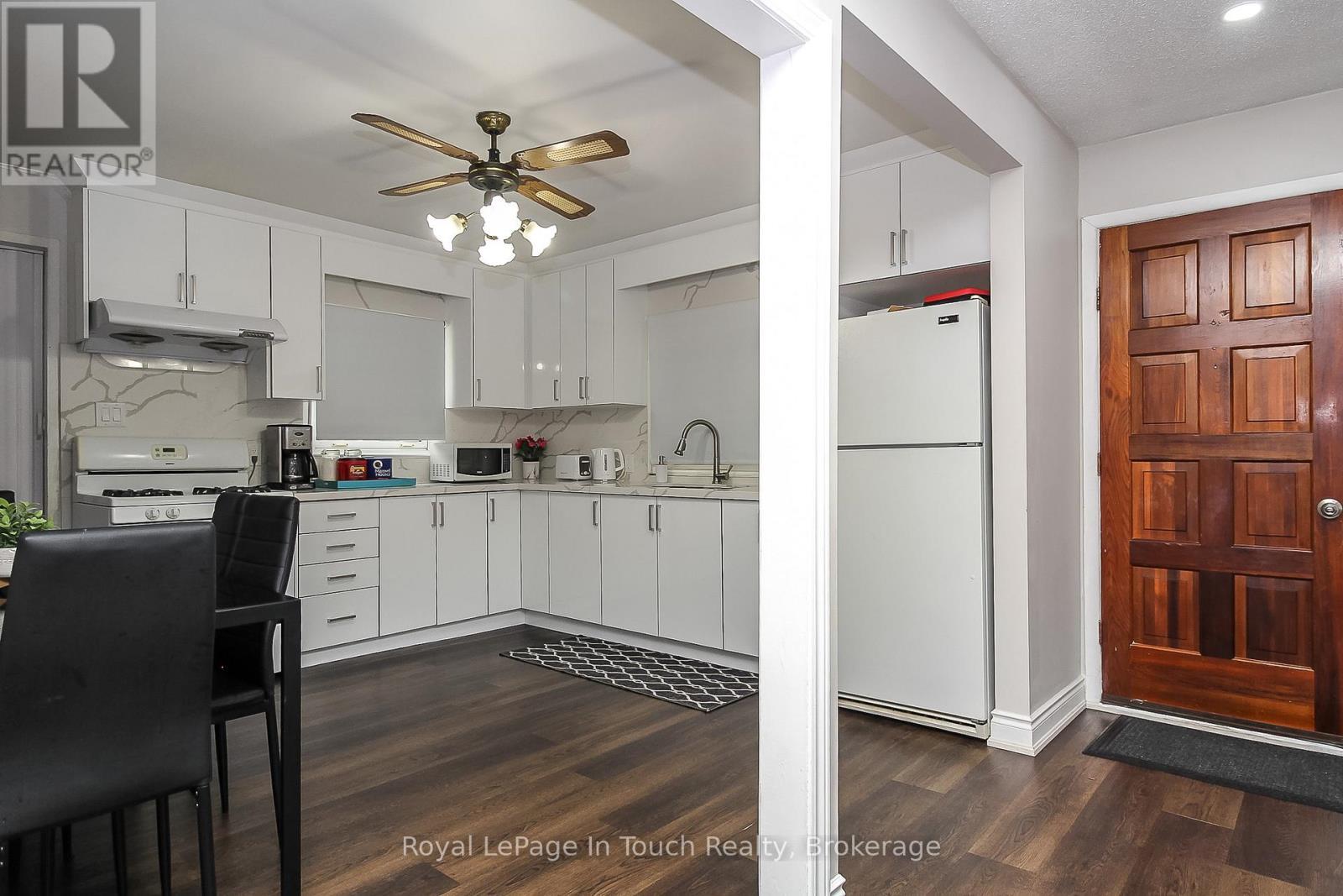 












27 PEEL STREET

,
Penetanguishene,




Ontario
L9M1A5

