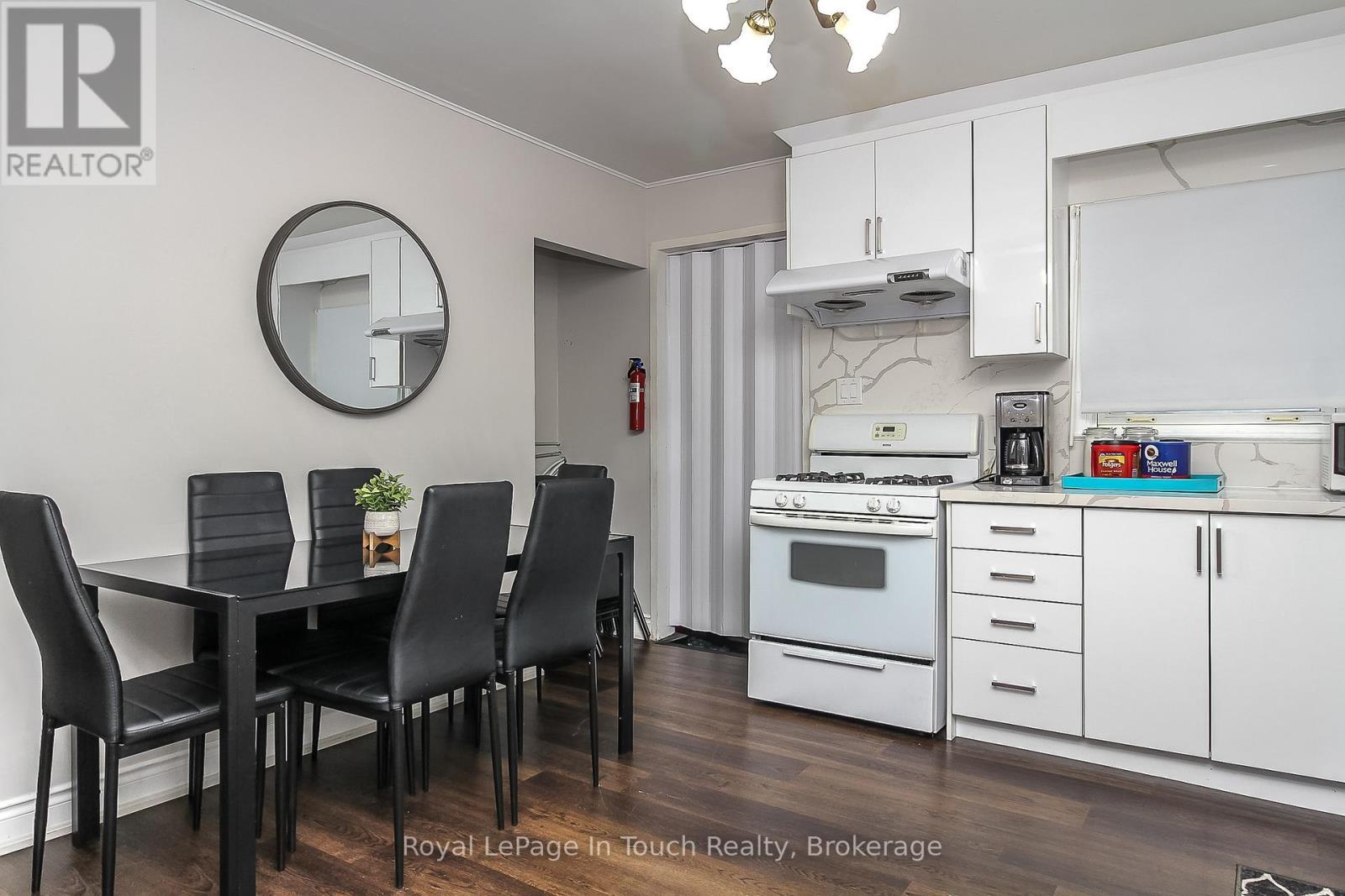 












27 PEEL STREET

,
Penetanguishene,




Ontario
L9M1A5

