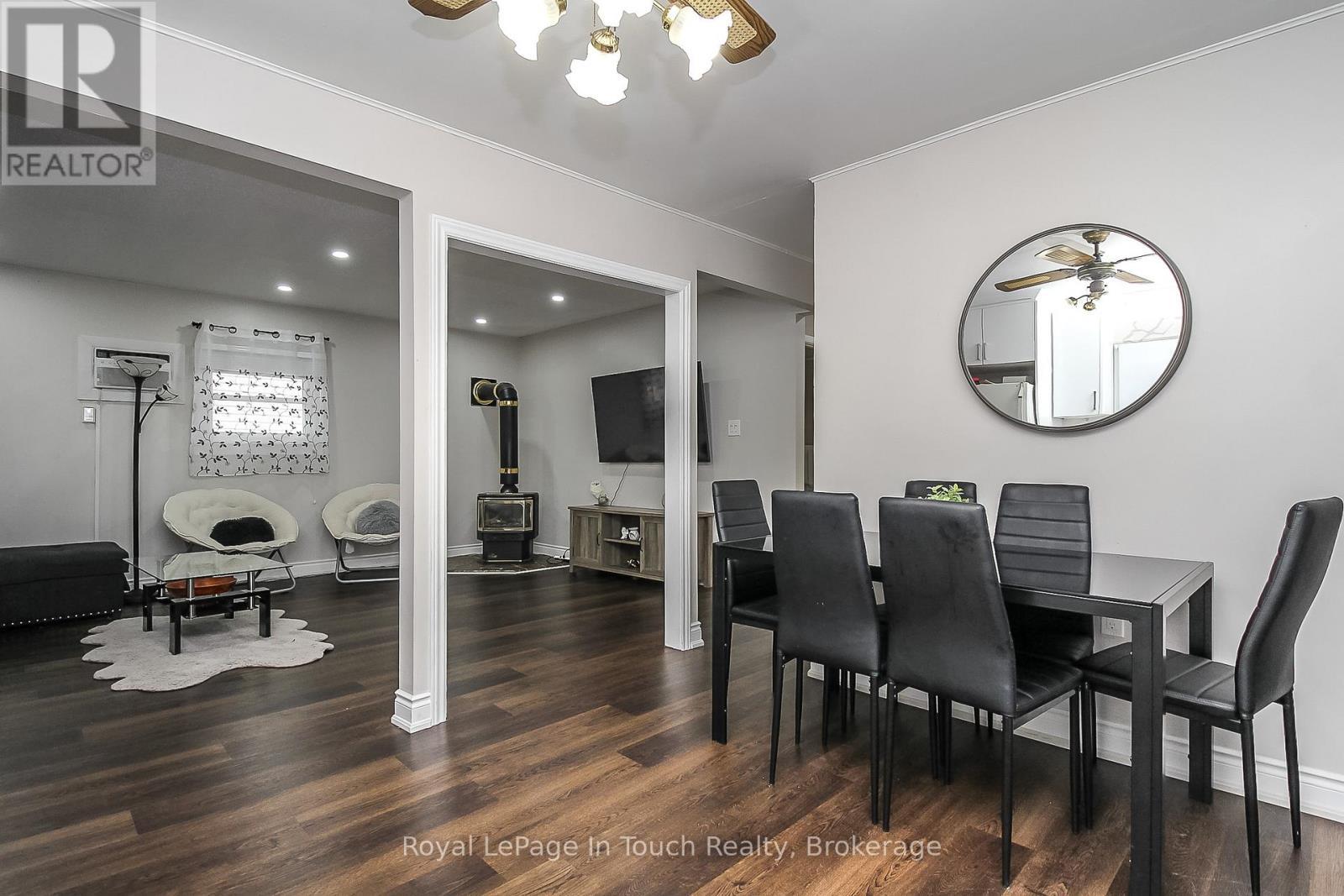 












27 PEEL STREET

,
Penetanguishene,




Ontario
L9M1A5

