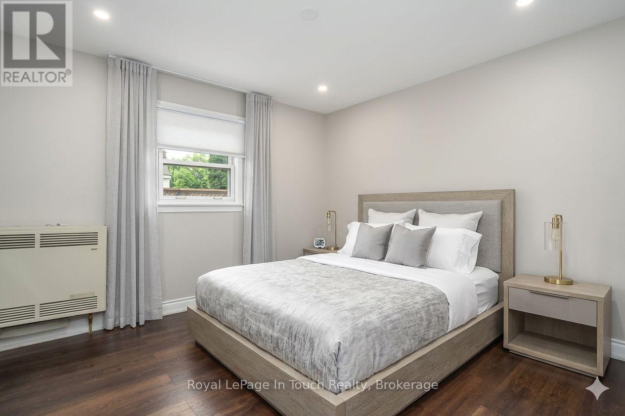 












27 PEEL STREET

,
Penetanguishene,




Ontario
L9M1A5

