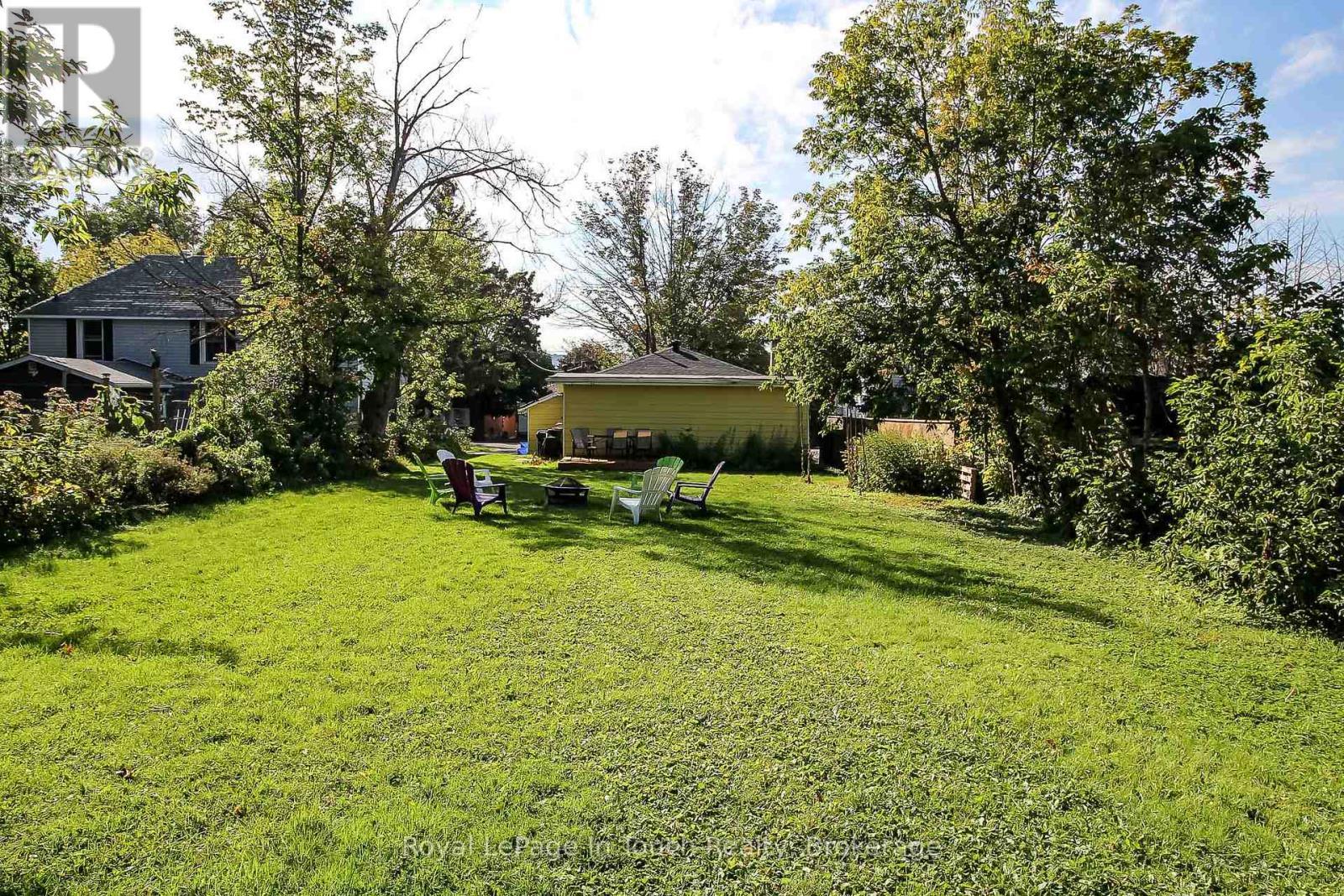 












27 PEEL STREET

,
Penetanguishene,




Ontario
L9M1A5


