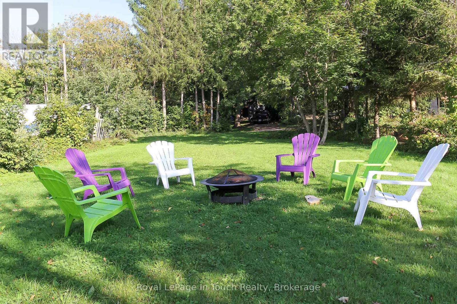 












27 PEEL STREET

,
Penetanguishene,




Ontario
L9M1A5

