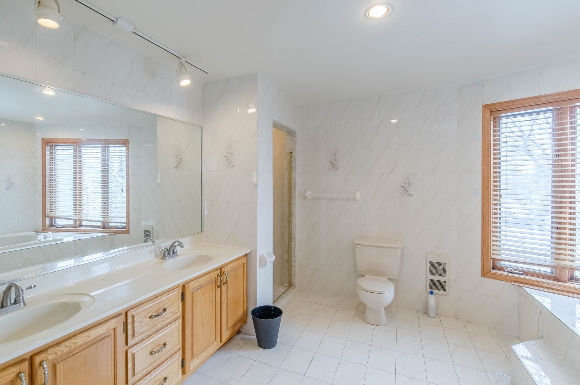 









9105


Crois. Rimouski

,
Brossard,




QC
J4X2S3

