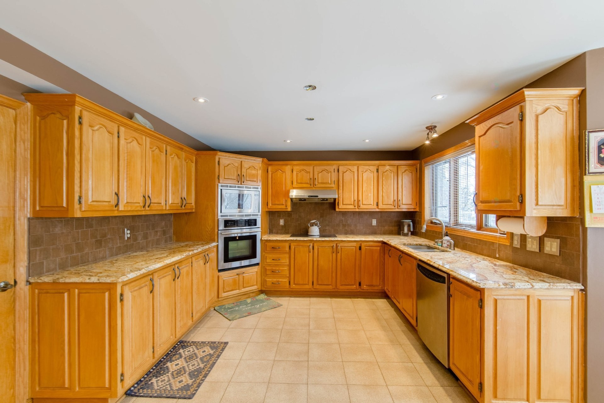 









9105


Crois. Rimouski

,
Brossard,




QC
J4X2S3

