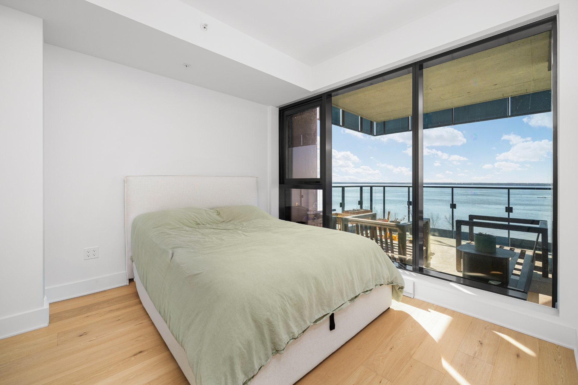 









1000


Rue André-Prévost

, 1104,
Montréal (Verdun/Île-des-Soeurs),




QC
H3E0G2

