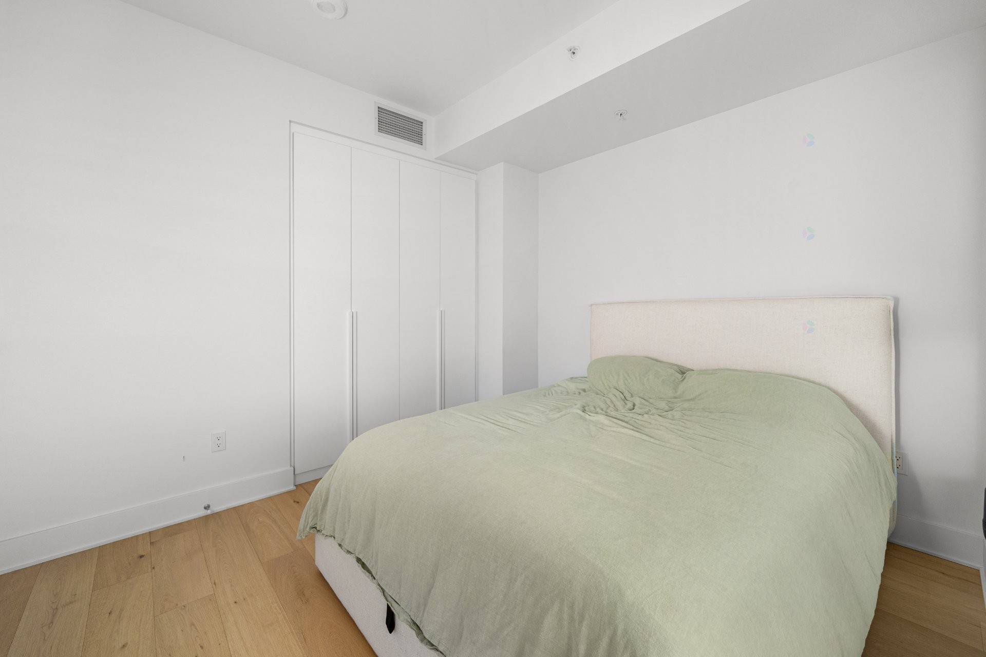 









1000


Rue André-Prévost

, 1104,
Montréal (Verdun/Île-des-Soeurs),




QC
H3E0G2

