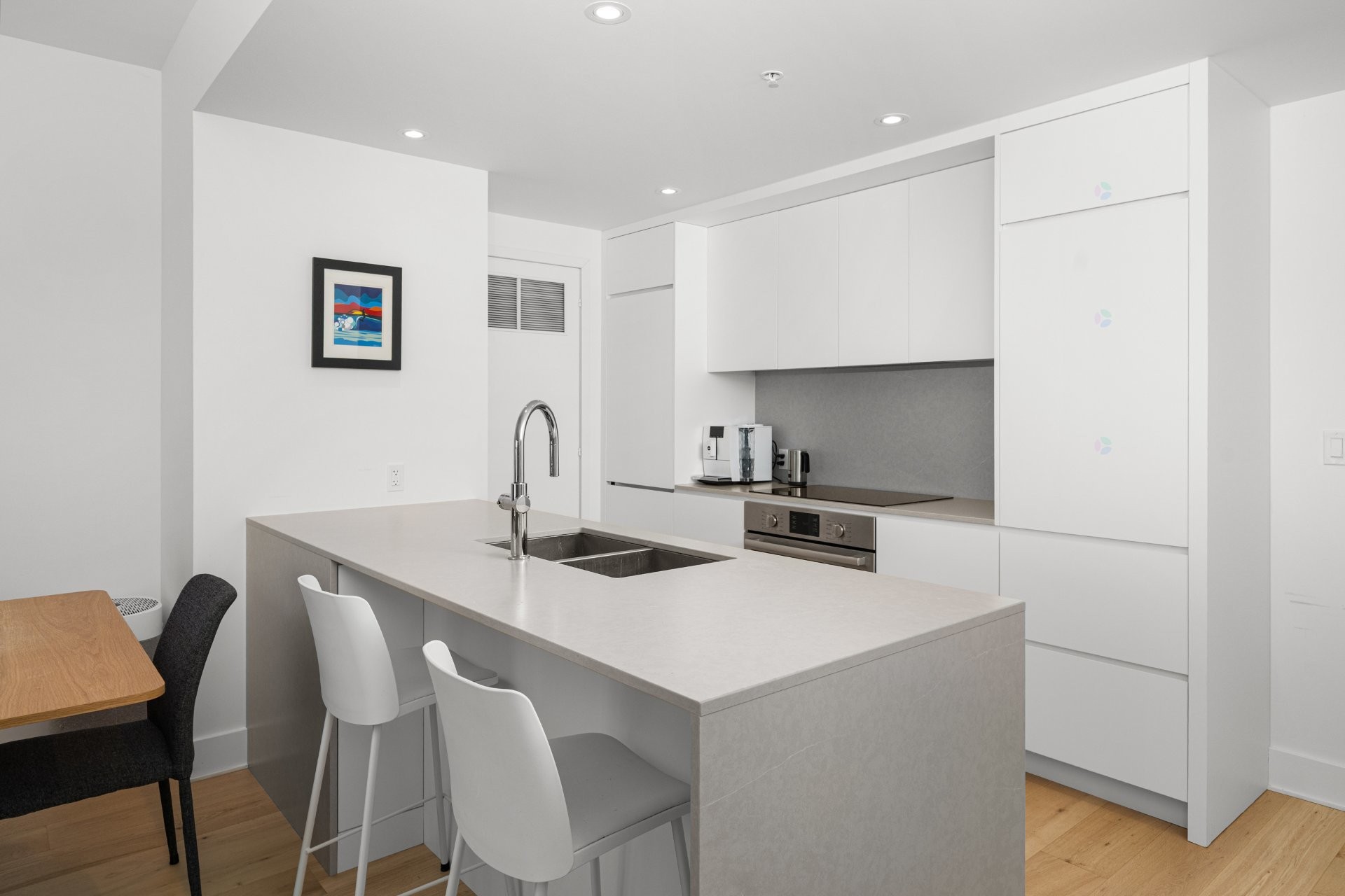 









1000


Rue André-Prévost

, 1104,
Montréal (Verdun/Île-des-Soeurs),




QC
H3E0G2

