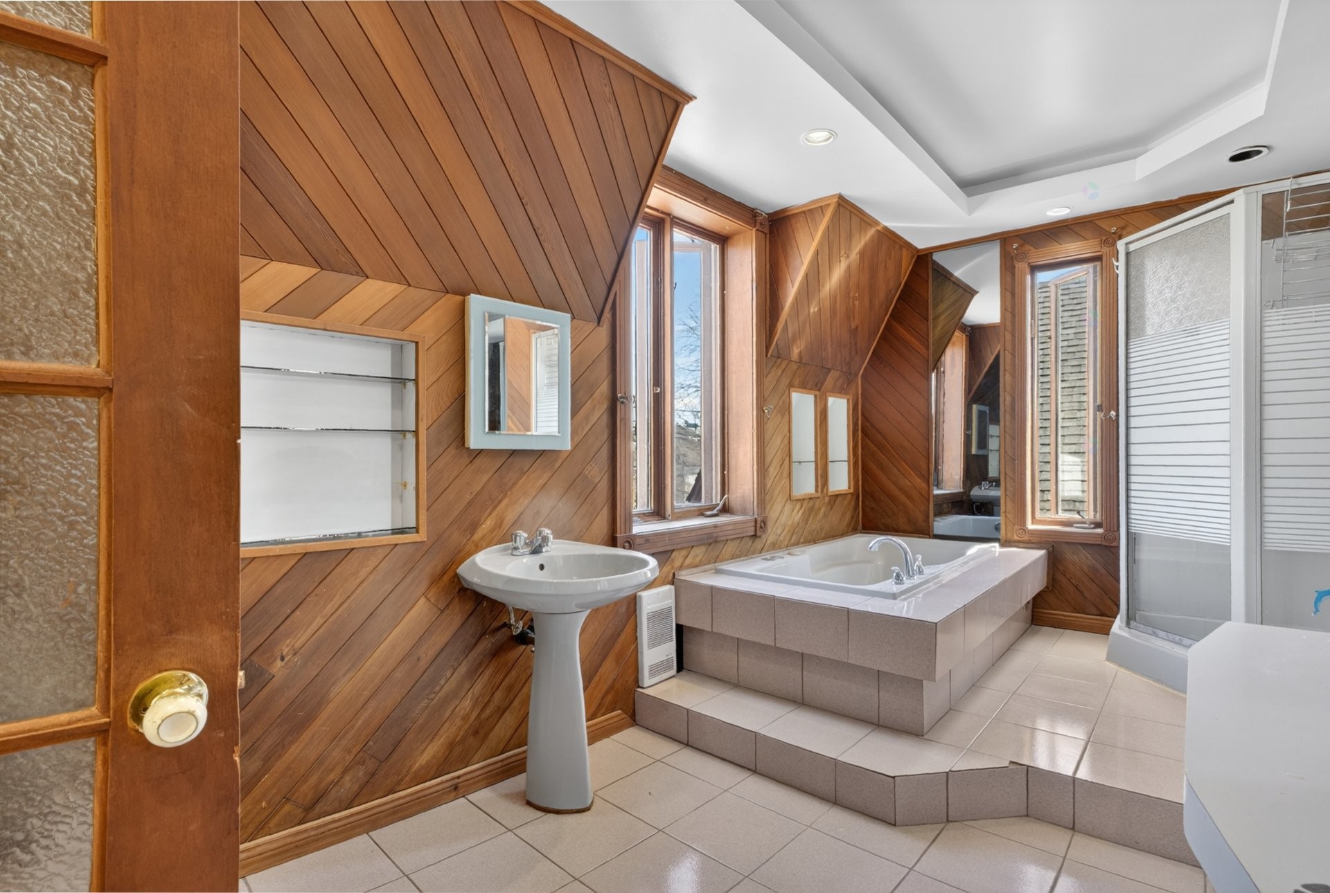 









10950

 - 10952


Av. Lausanne

,
Montréal (Montréal-Nord),




QC
H1H5B7

