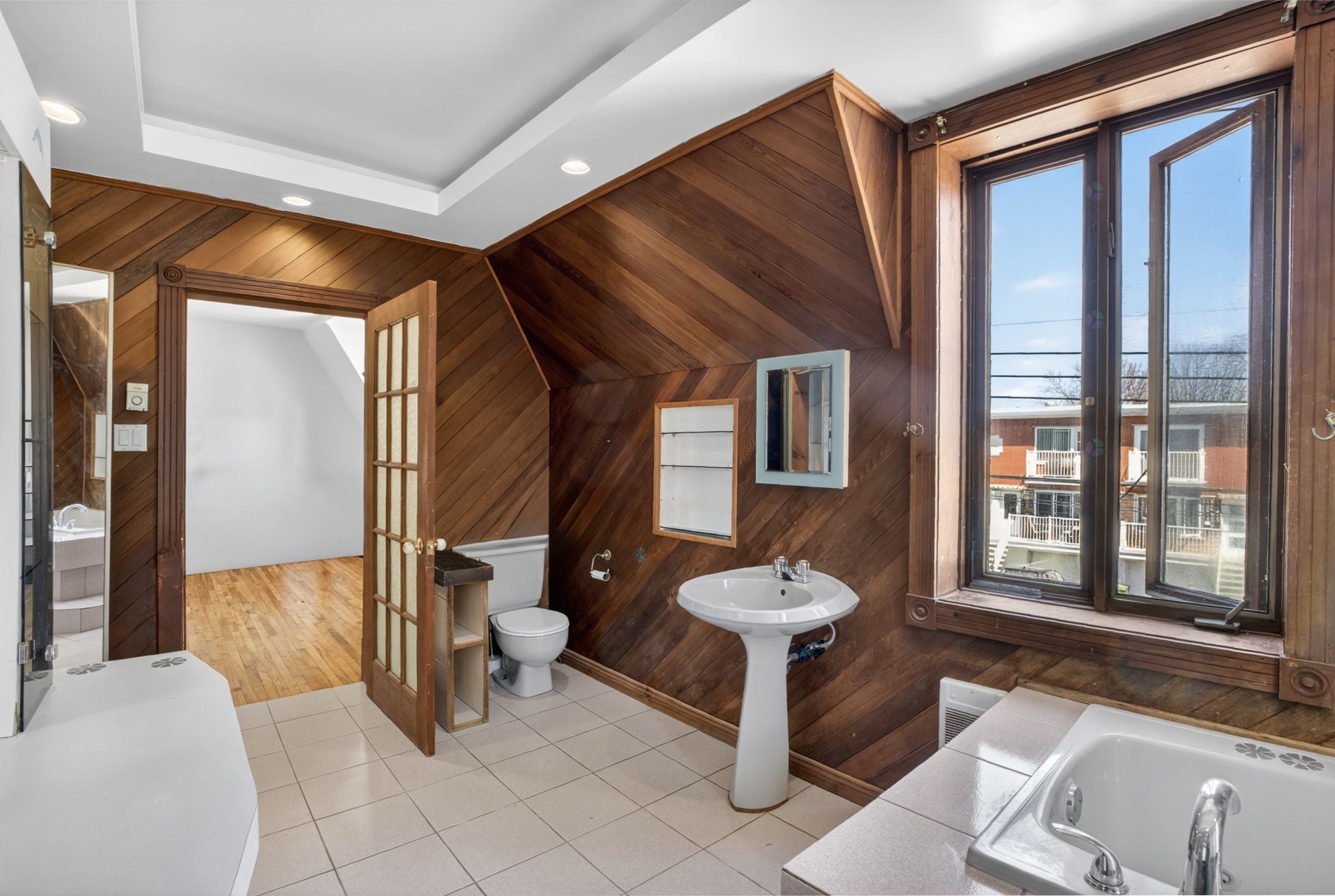 









10950

 - 10952


Av. Lausanne

,
Montréal (Montréal-Nord),




QC
H1H5B7

