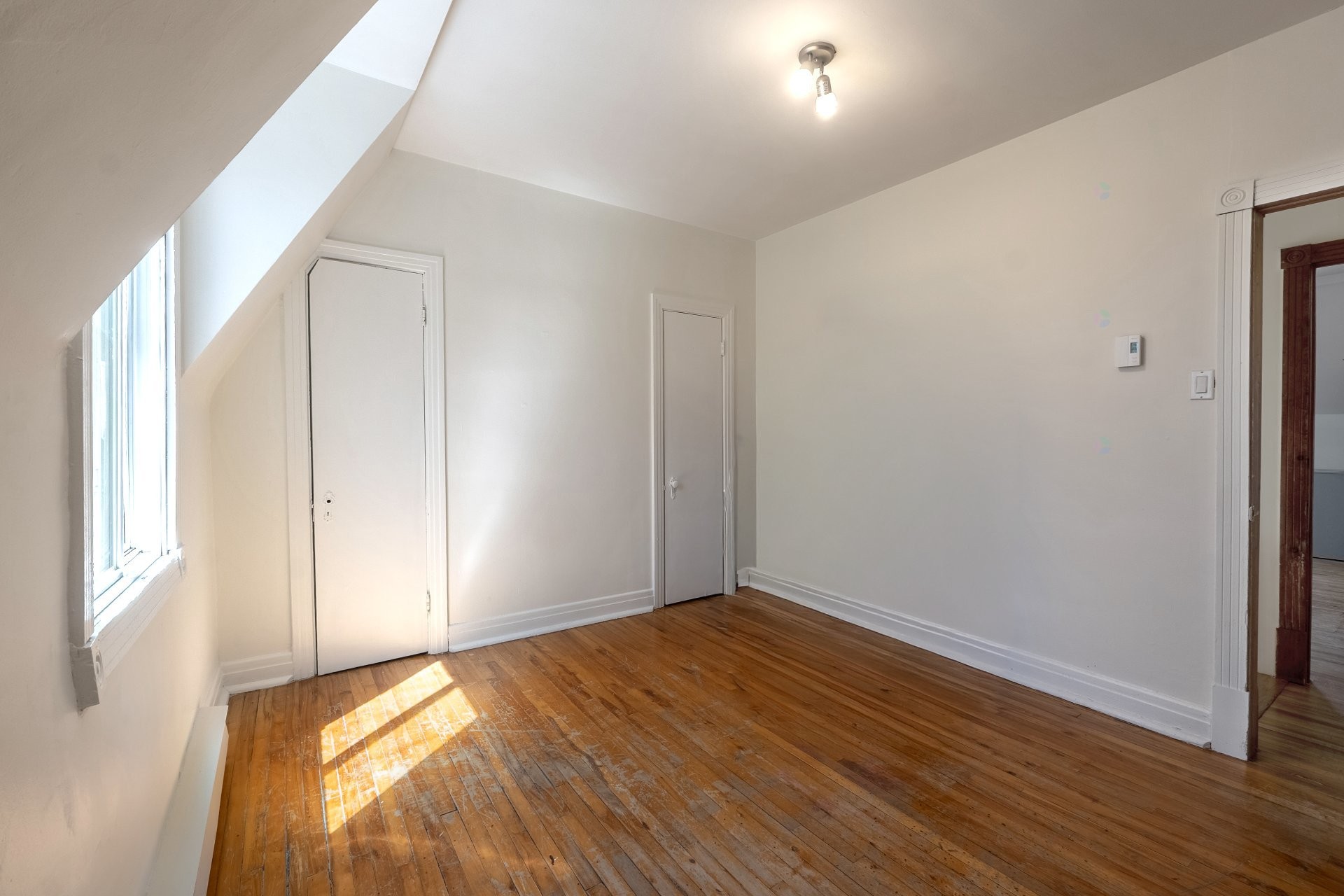 









10950

 - 10952


Av. Lausanne

,
Montréal (Montréal-Nord),




QC
H1H5B7

