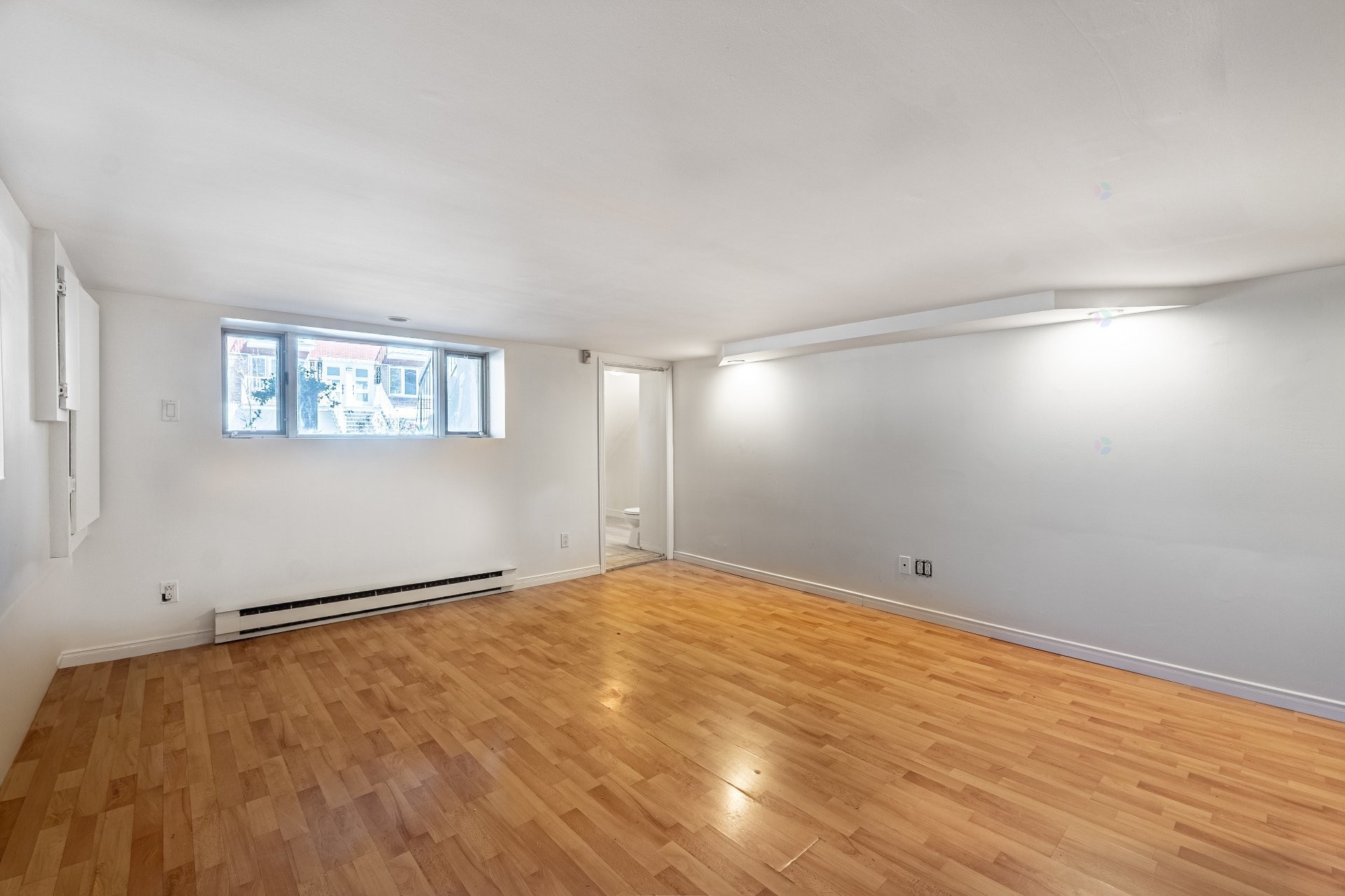 









10950

 - 10952


Av. Lausanne

,
Montréal (Montréal-Nord),




QC
H1H5B7

