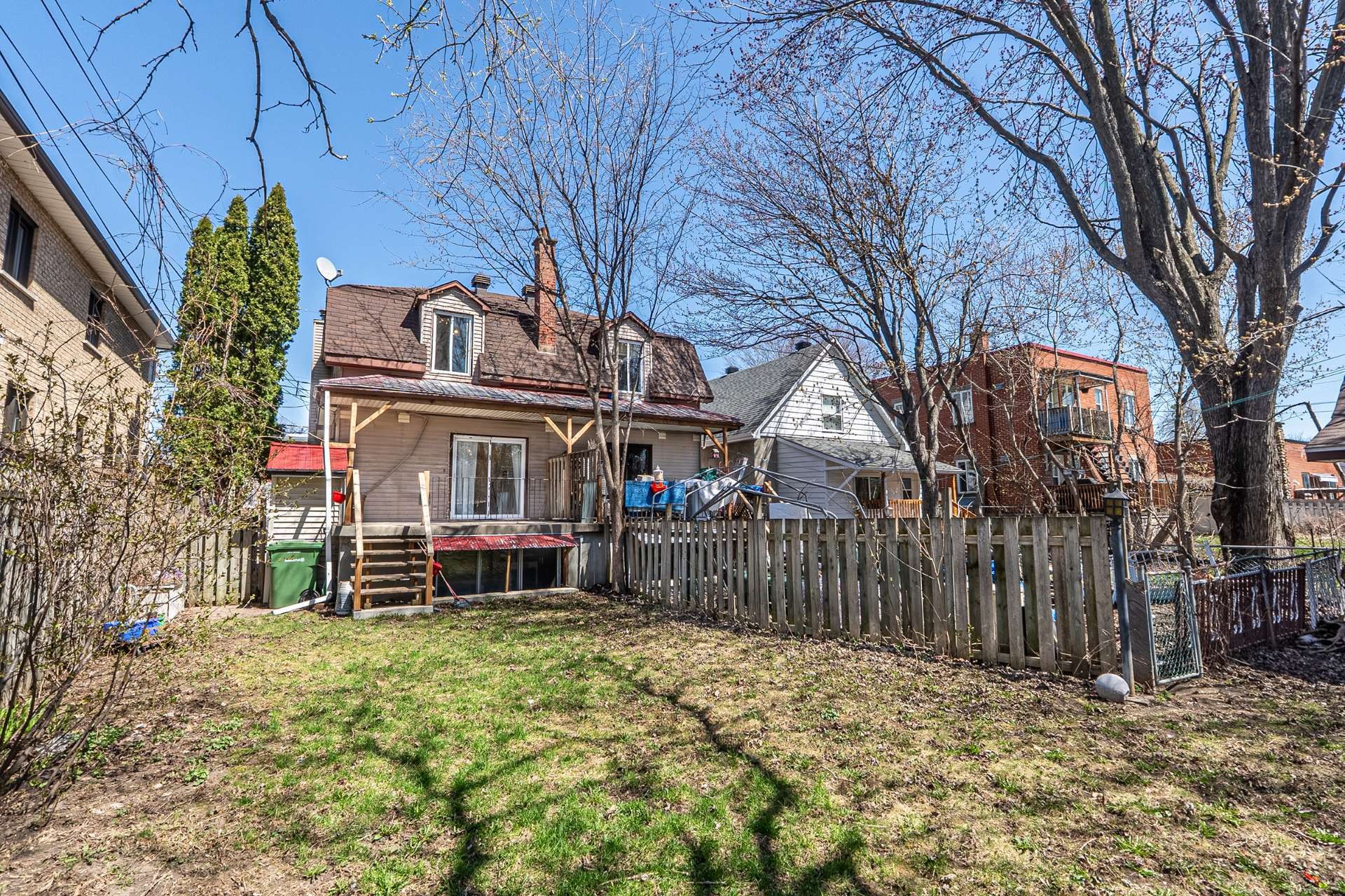 









10950

 - 10952


Av. Lausanne

,
Montréal (Montréal-Nord),




QC
H1H5B7

