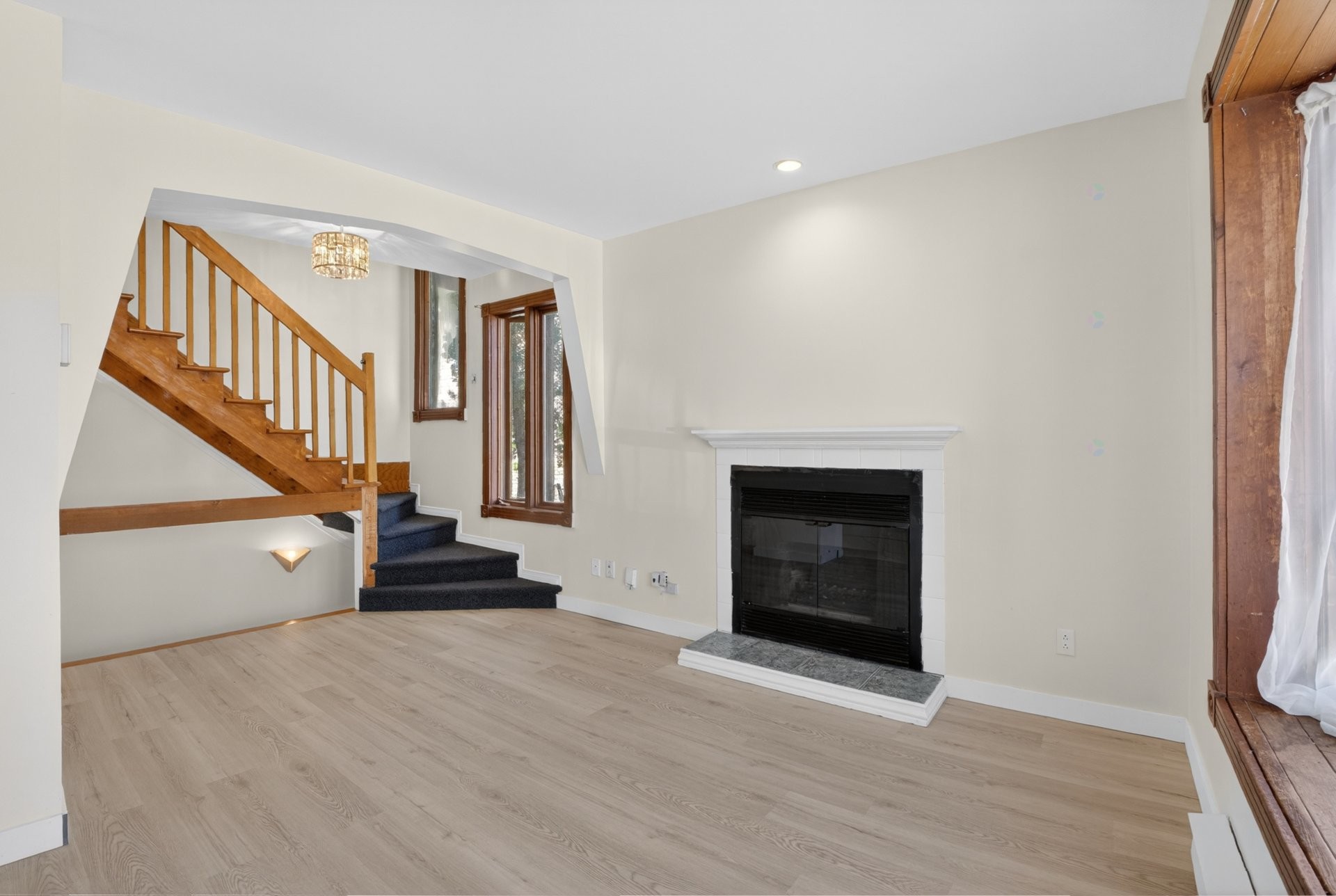 









10950

 - 10952


Av. Lausanne

,
Montréal (Montréal-Nord),




QC
H1H5B7

