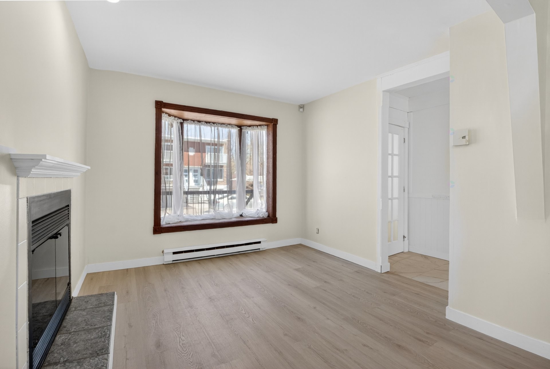 









10950

 - 10952


Av. Lausanne

,
Montréal (Montréal-Nord),




QC
H1H5B7

