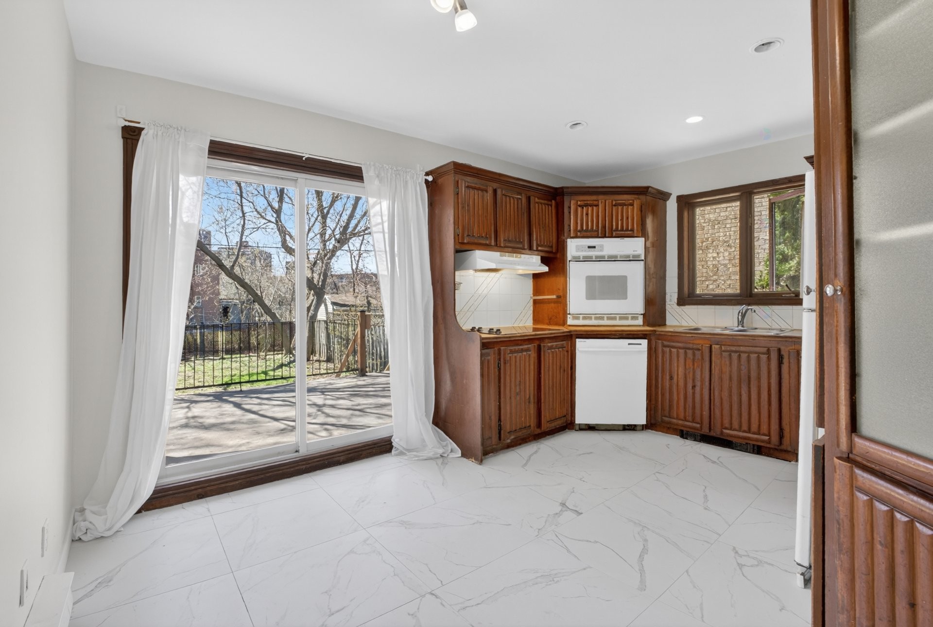 









10950

 - 10952


Av. Lausanne

,
Montréal (Montréal-Nord),




QC
H1H5B7

