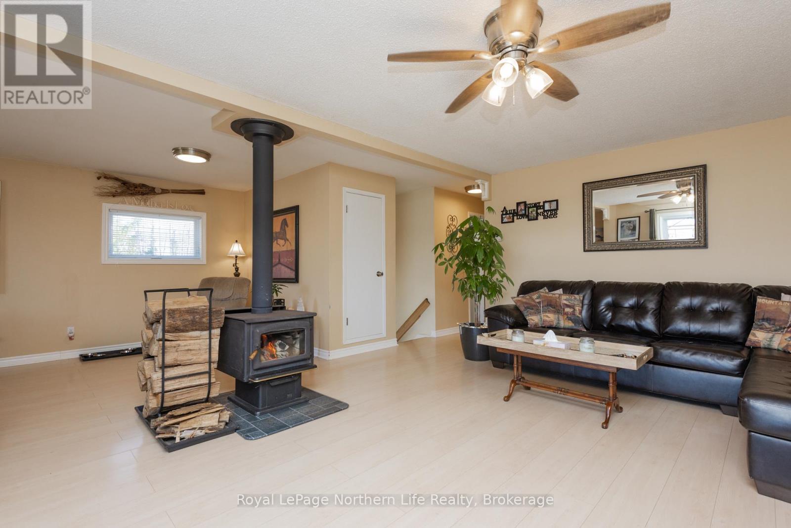 












121 BENNETT ROAD

,
Parry Sound Remote Area (Pringle),




Ontario
P0H1J0

