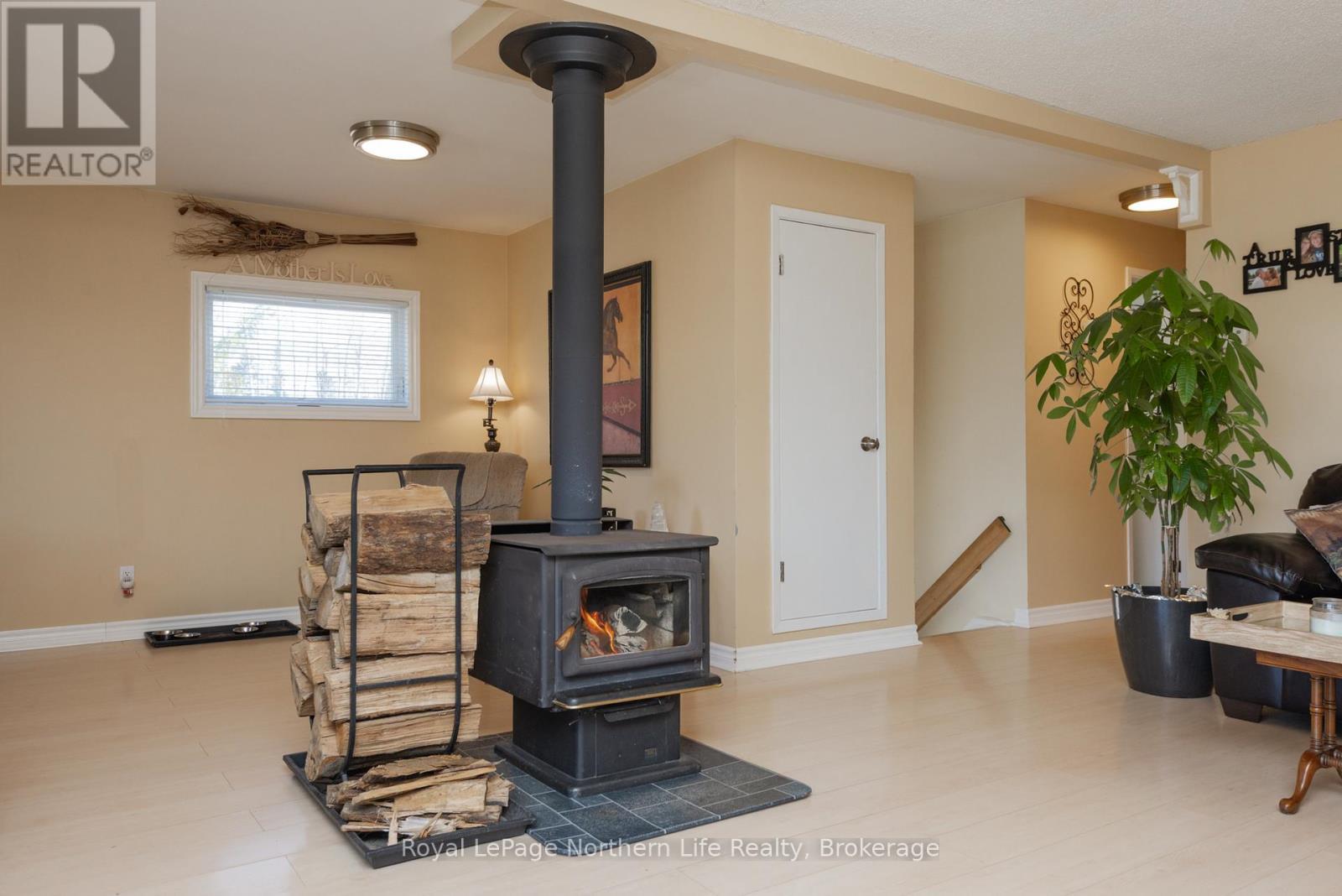 












121 BENNETT ROAD

,
Parry Sound Remote Area (Pringle),




Ontario
P0H1J0

