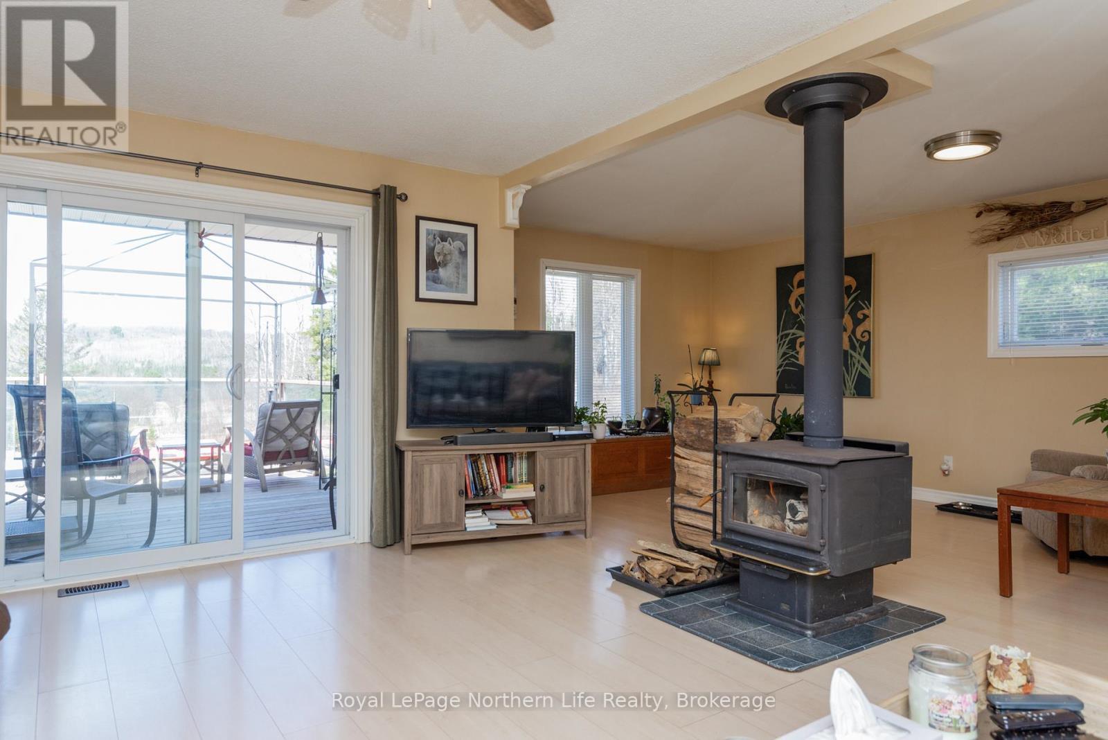 












121 BENNETT ROAD

,
Parry Sound Remote Area (Pringle),




Ontario
P0H1J0

