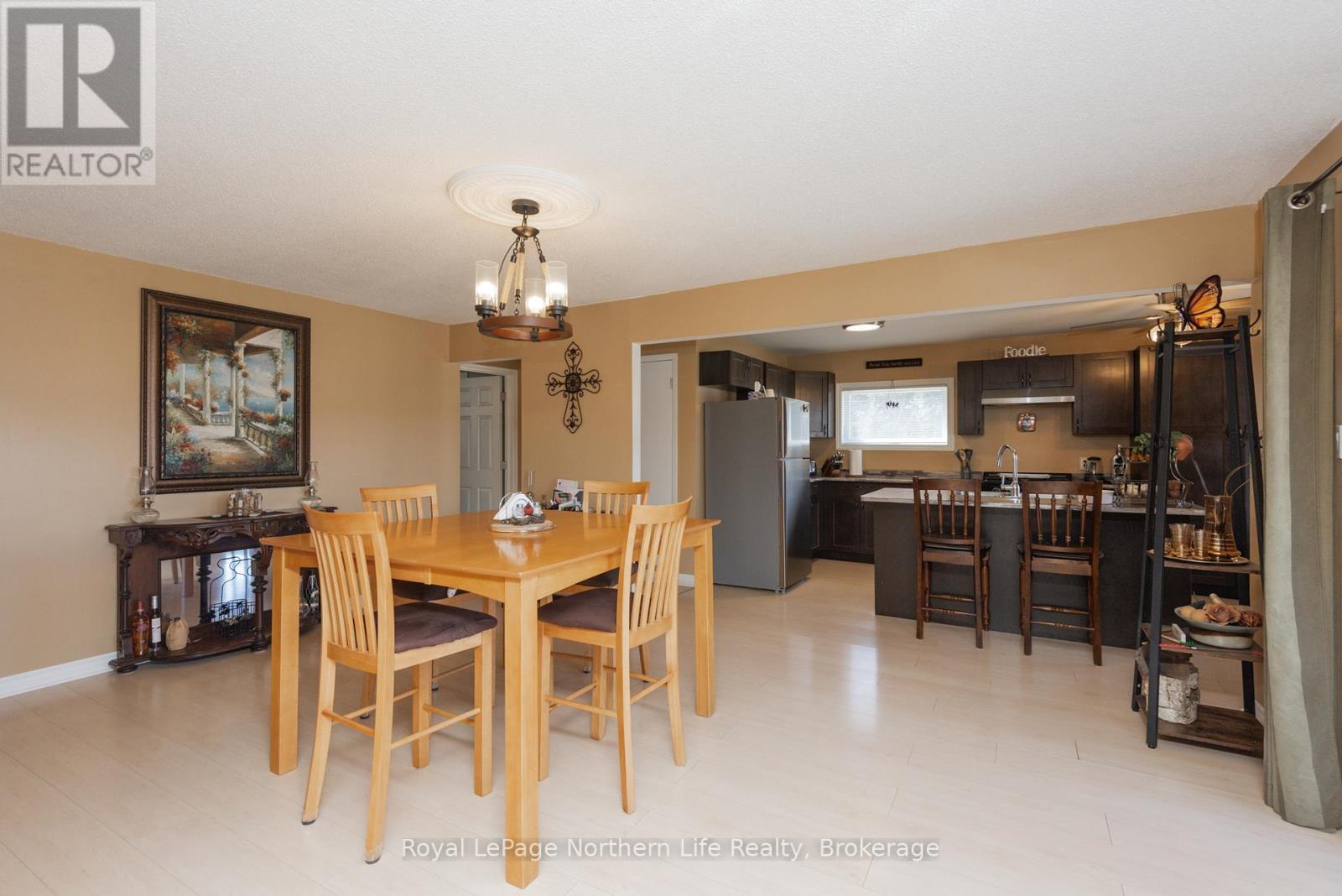 












121 BENNETT ROAD

,
Parry Sound Remote Area (Pringle),




Ontario
P0H1J0

