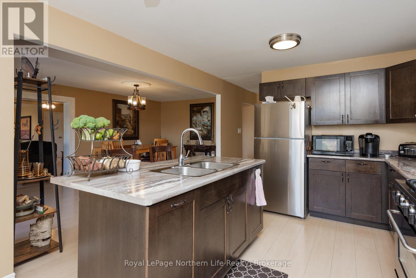 












121 BENNETT ROAD

,
Parry Sound Remote Area (Pringle),




Ontario
P0H1J0

