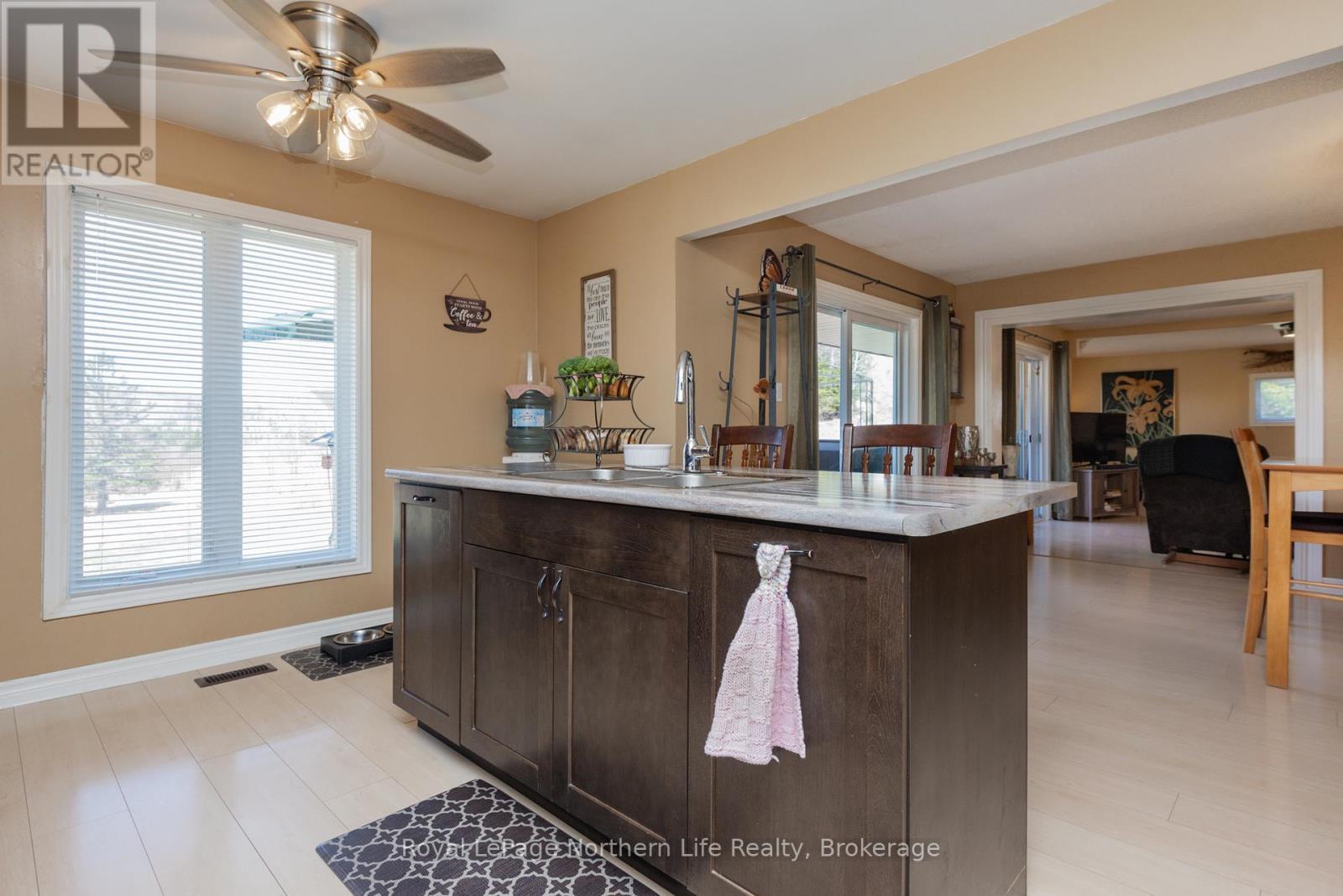 












121 BENNETT ROAD

,
Parry Sound Remote Area (Pringle),




Ontario
P0H1J0

