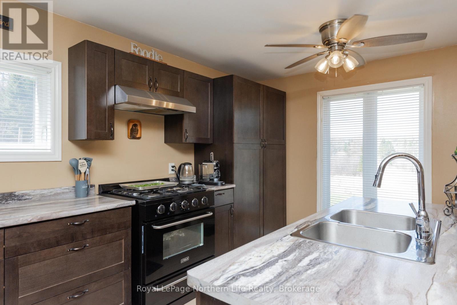 












121 BENNETT ROAD

,
Parry Sound Remote Area (Pringle),




Ontario
P0H1J0

