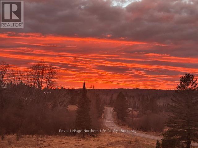 












121 BENNETT ROAD

,
Parry Sound Remote Area (Pringle),




Ontario
P0H1J0


