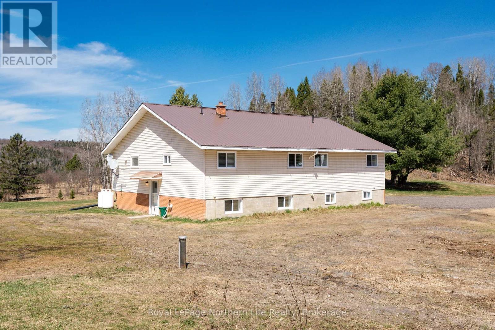 












121 BENNETT ROAD

,
Parry Sound Remote Area (Pringle),




Ontario
P0H1J0

