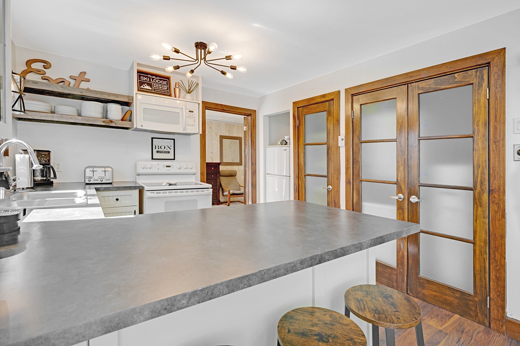 









54


Rue Lawken

,
Morin-Heights,




QC
J0R1H0

