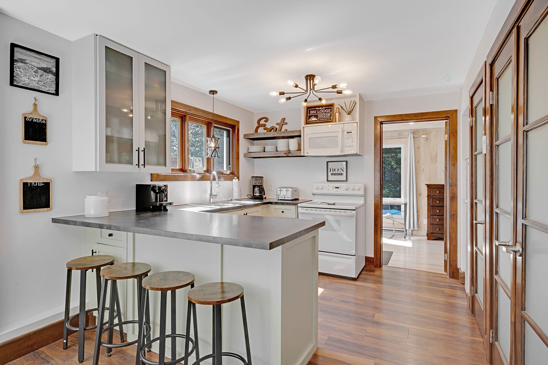 









54


Rue Lawken

,
Morin-Heights,




QC
J0R1H0

