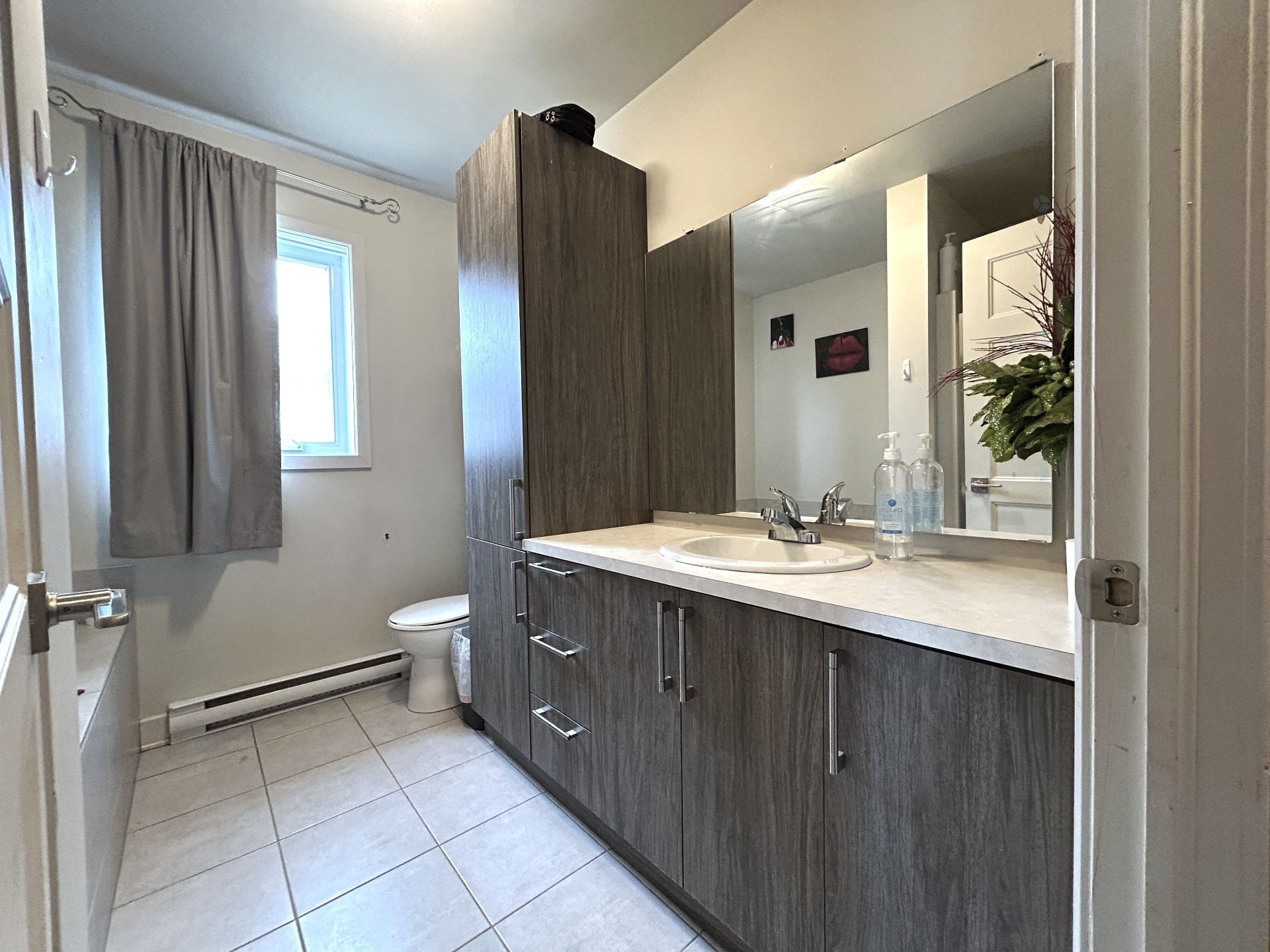 









969

 - 971


Rue du Faubourg

,
Saint-Jérôme,




QC
J5L0H9

