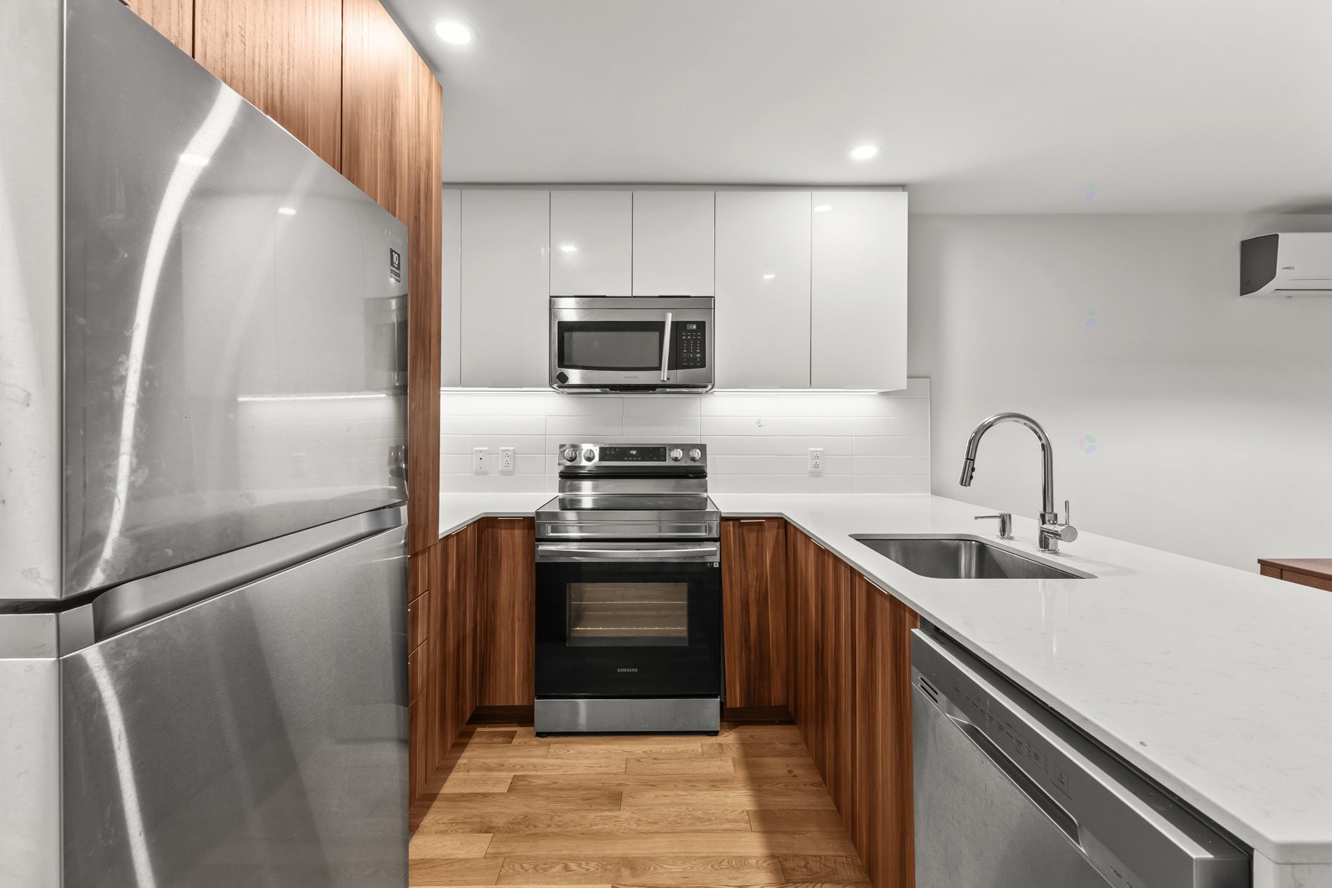 









558


Rue Nicolet

,
Montréal (Mercier/Hochelaga-Maisonneuve),




QC
H1W0C2

