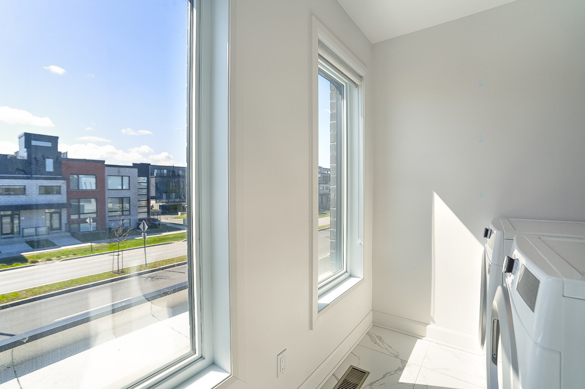 









24


Av. des Chênes

,
Candiac,




QC
J5R0V6

