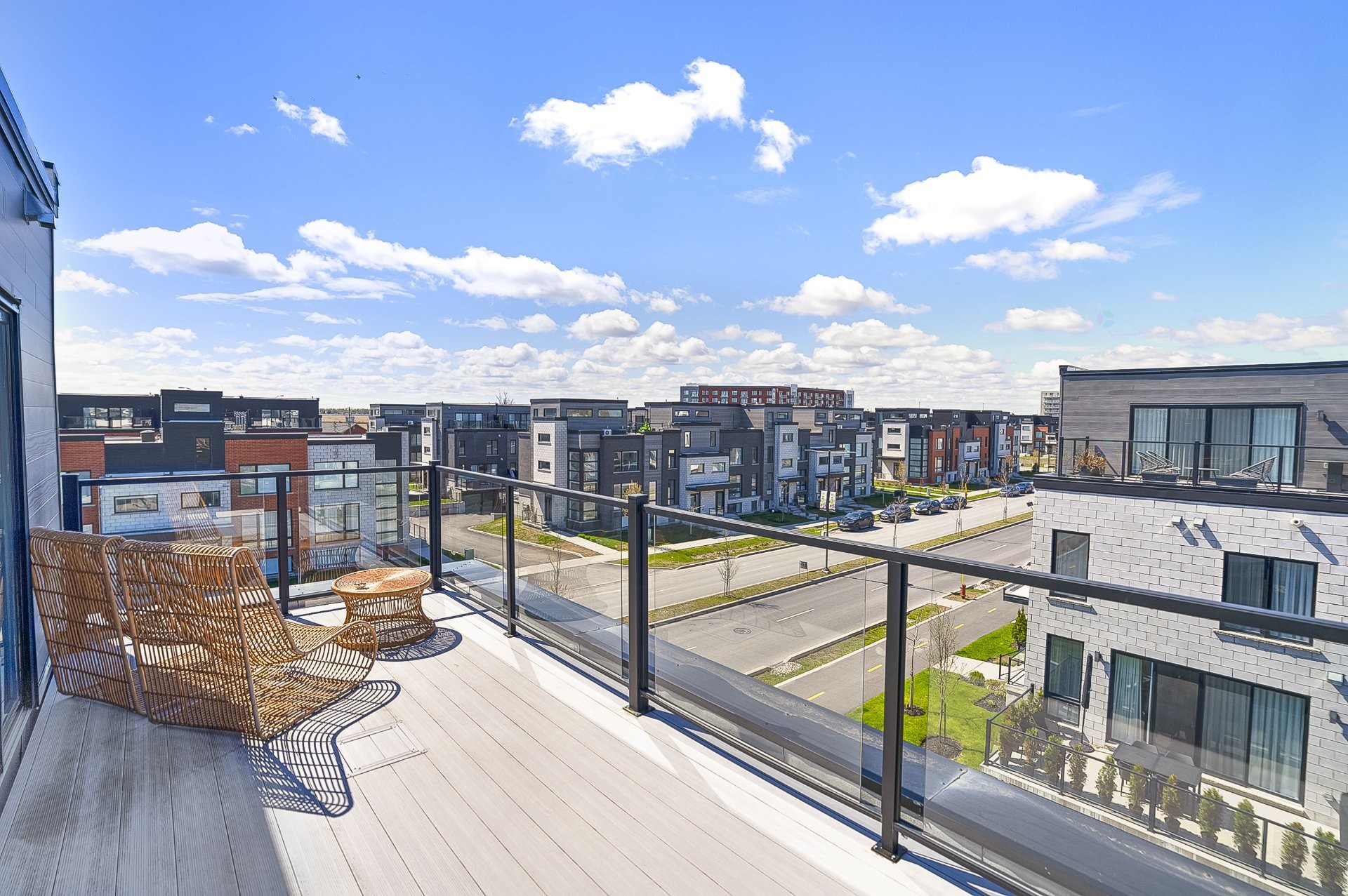 









24


Av. des Chênes

,
Candiac,




QC
J5R0V6

