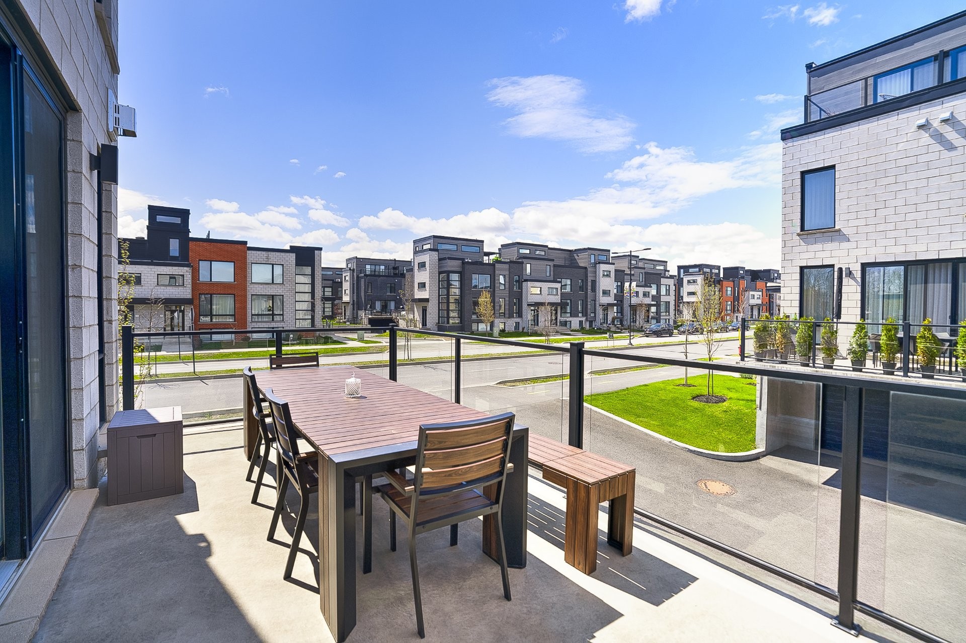 









24


Av. des Chênes

,
Candiac,




QC
J5R0V6

