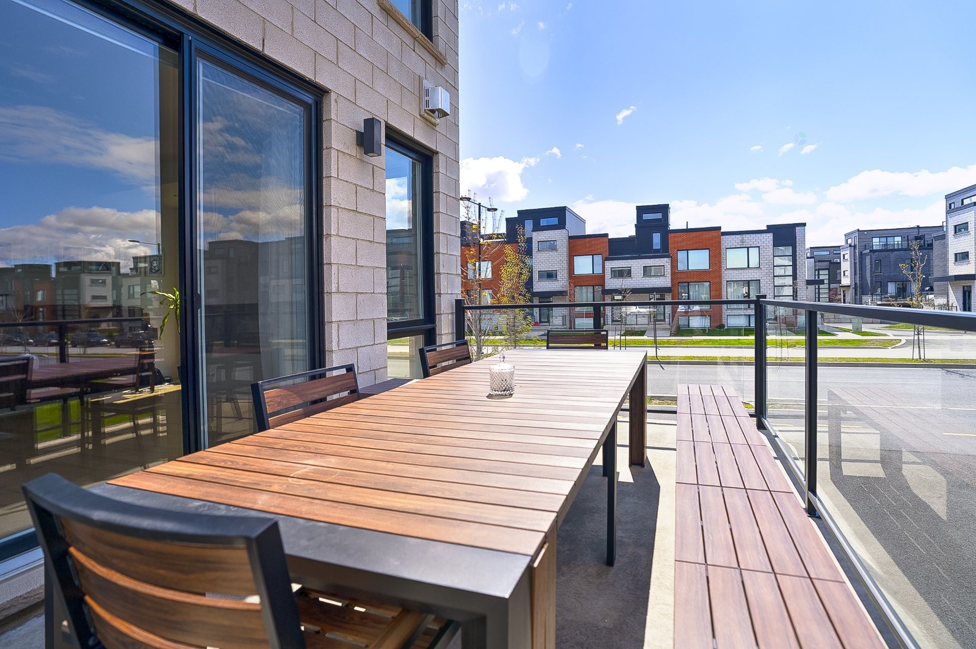 









24


Av. des Chênes

,
Candiac,




QC
J5R0V6

