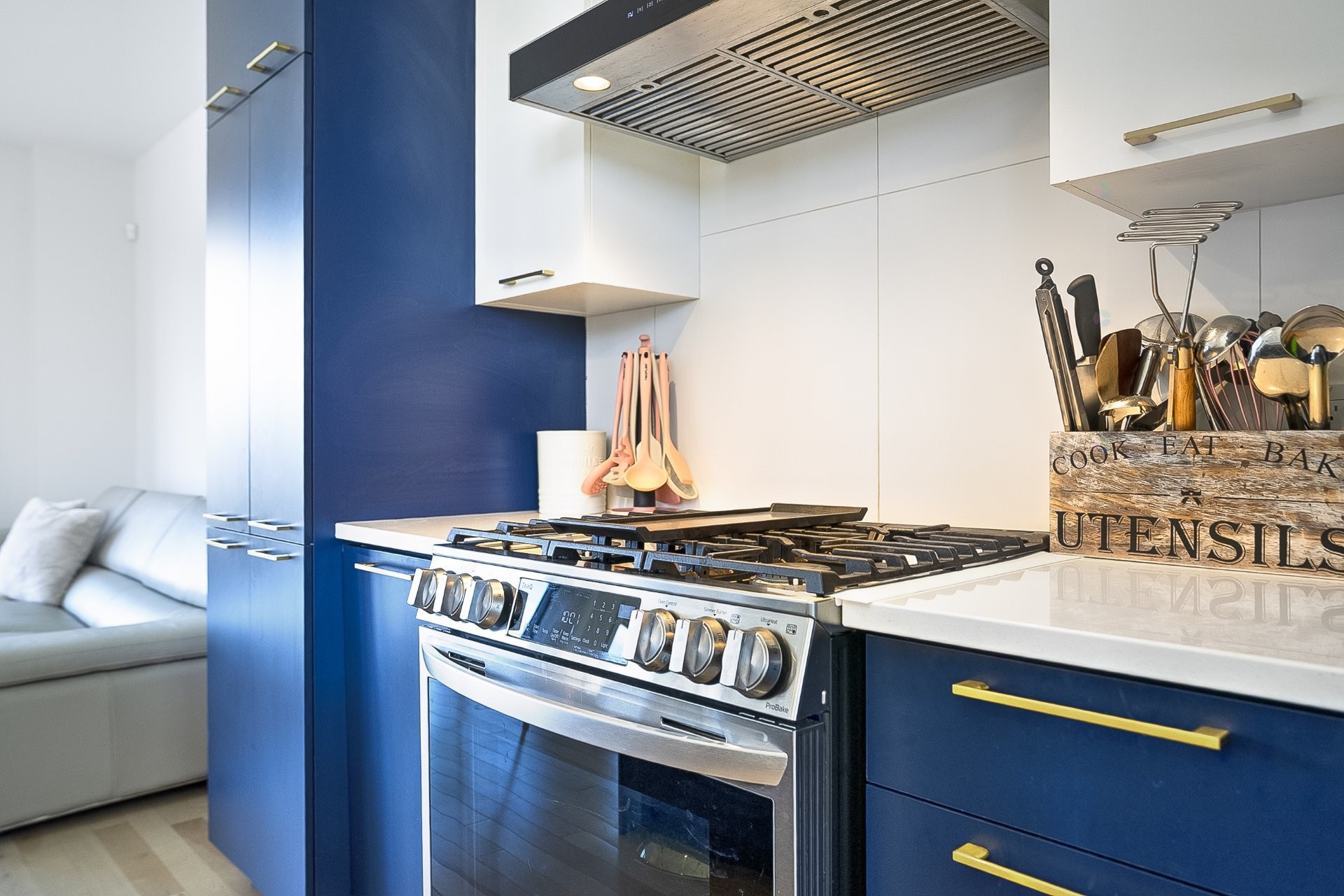 









24


Av. des Chênes

,
Candiac,




QC
J5R0V6


