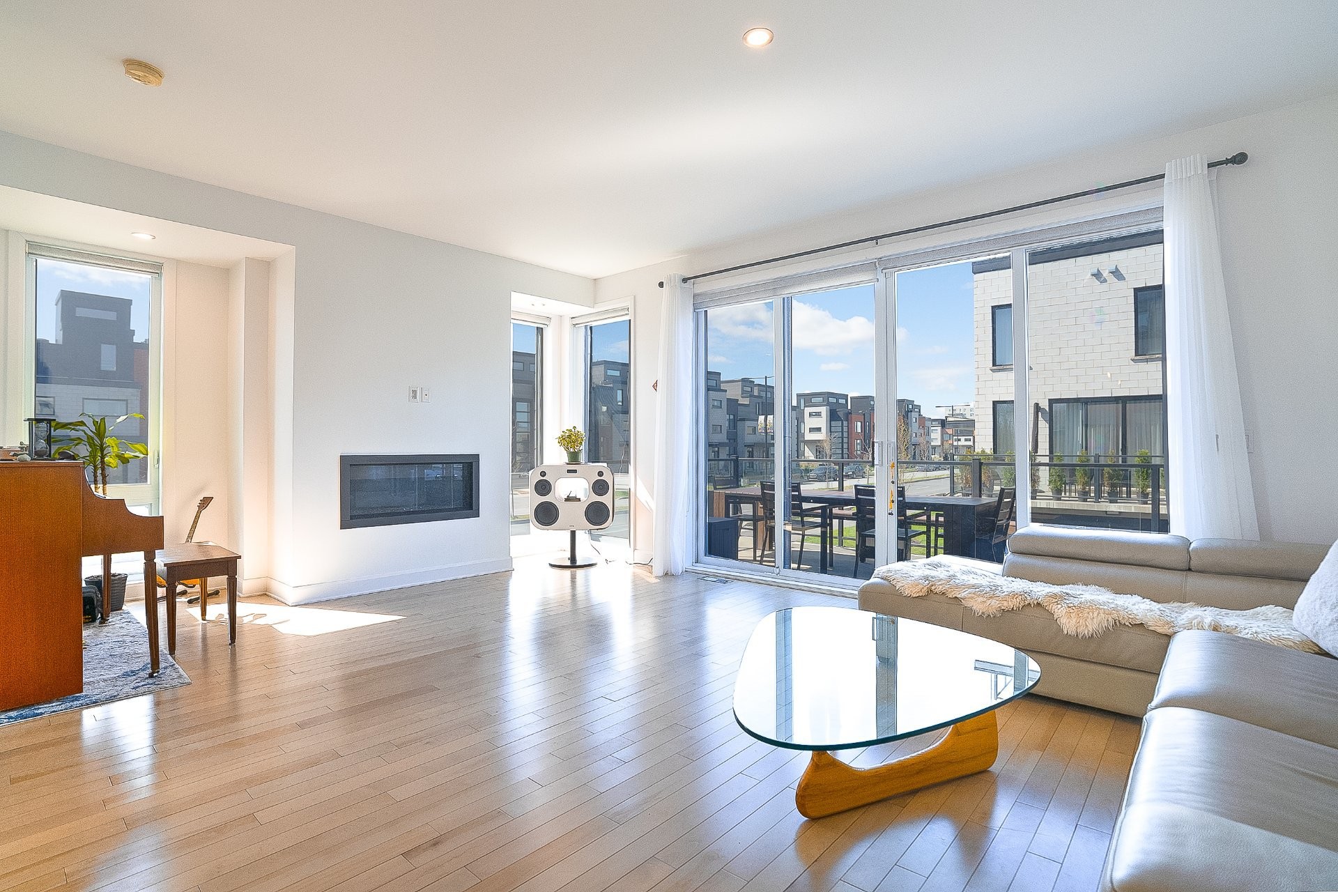 









24


Av. des Chênes

,
Candiac,




QC
J5R0V6

