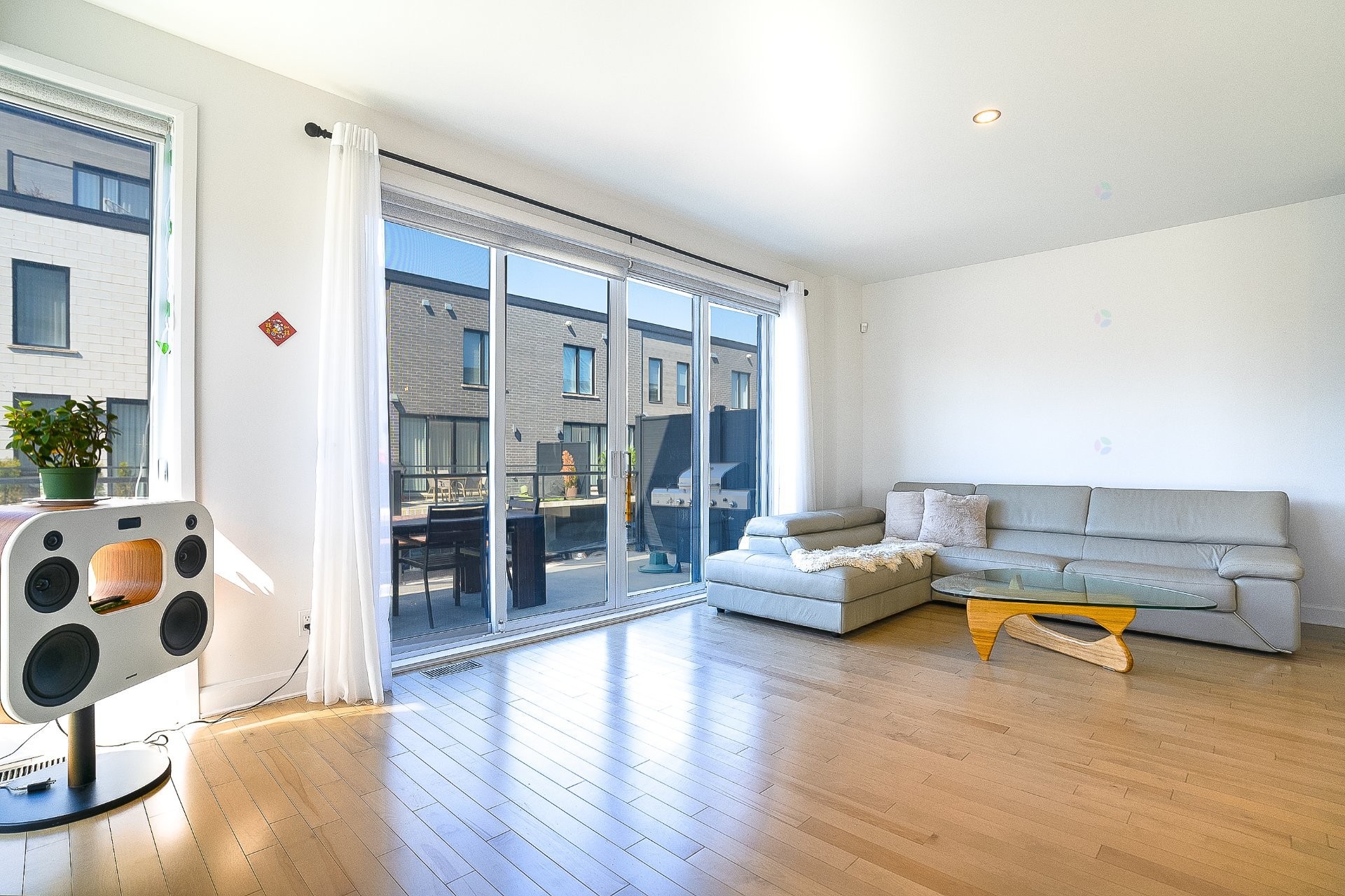 









24


Av. des Chênes

,
Candiac,




QC
J5R0V6

