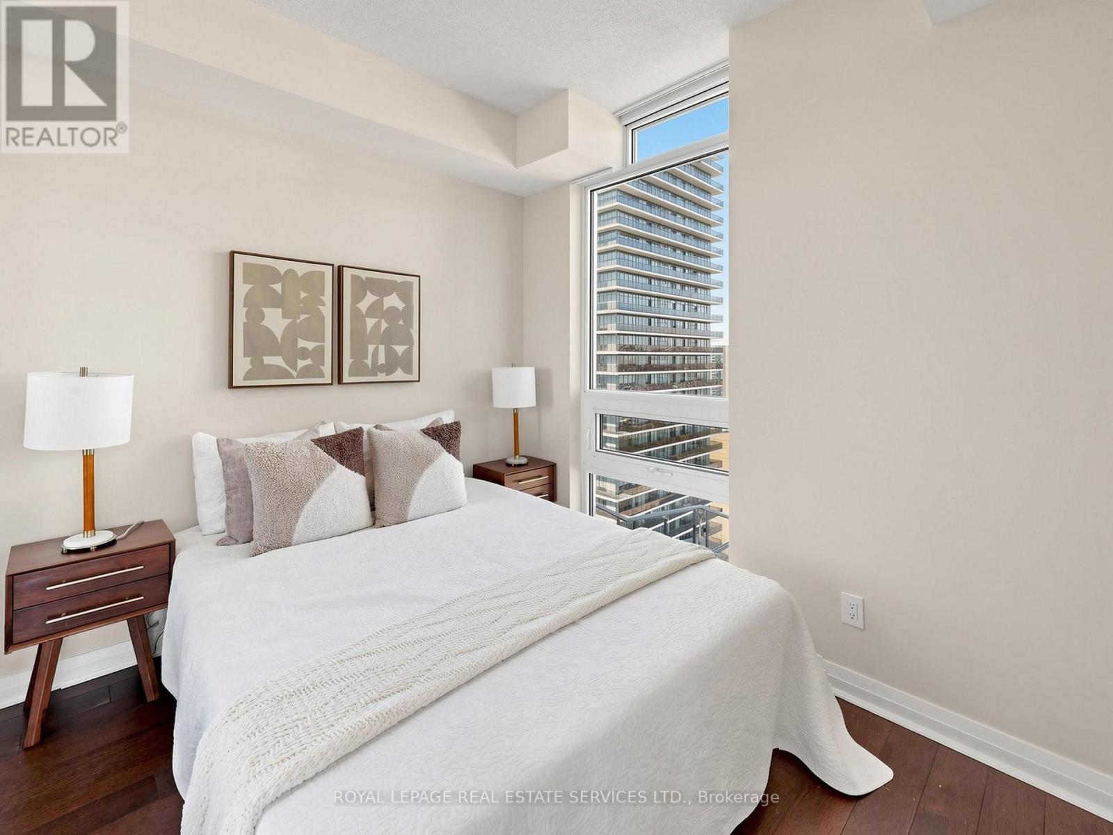












2808 - 59 ANNIE CRAIG DRIVE

,
Toronto,




Ontario
M8V0C4

