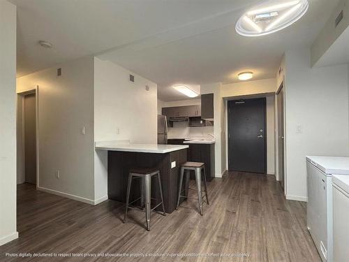 Island / Dining area