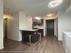 Island / Dining area