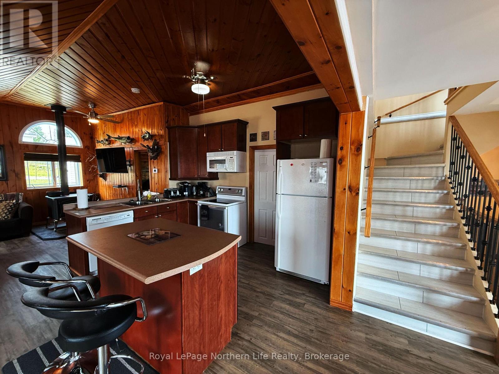 












30 PRESQU'ILE ROAD

,
West Nipissing (Verner),




Ontario
P0H2M0

