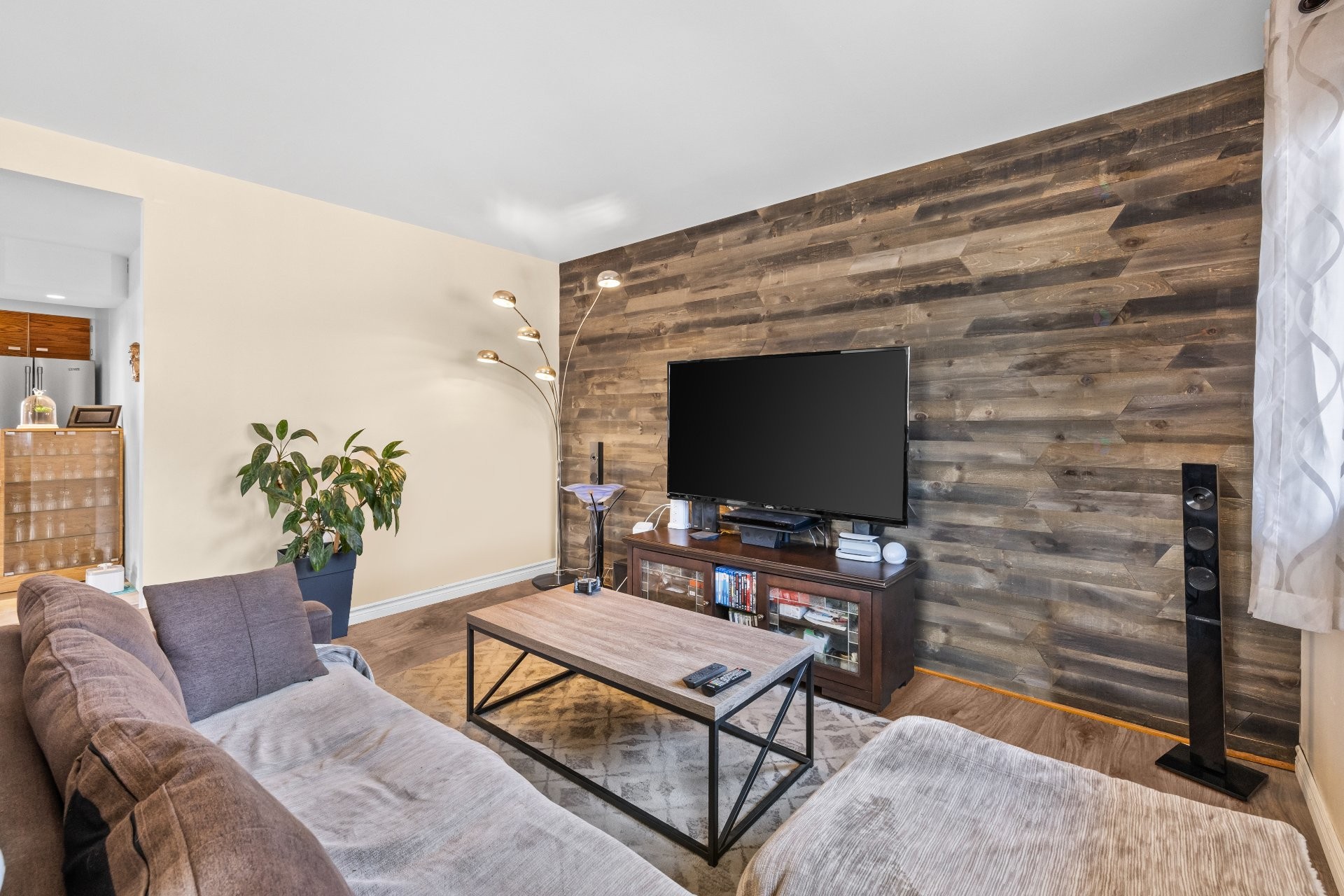 









1520


Rue Verchères

,
Longueuil (Le Vieux-Longueuil),




QC
J4K2Z7

