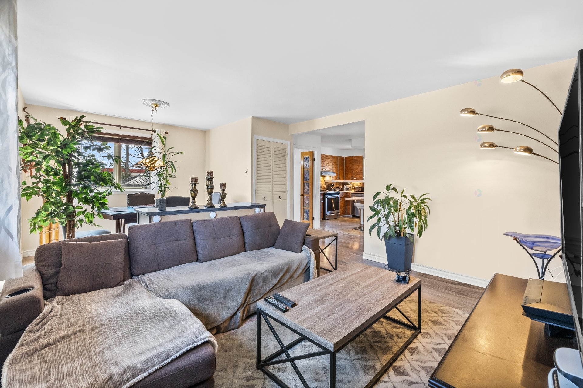 









1520


Rue Verchères

,
Longueuil (Le Vieux-Longueuil),




QC
J4K2Z7

